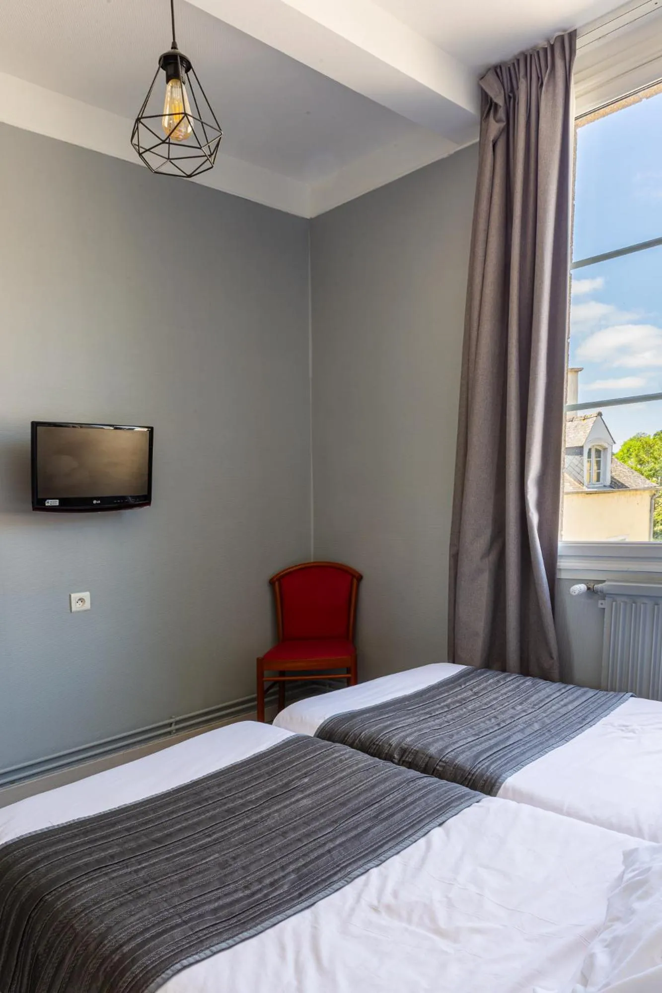 Bedroom in Hôtel Restaurant Du Château