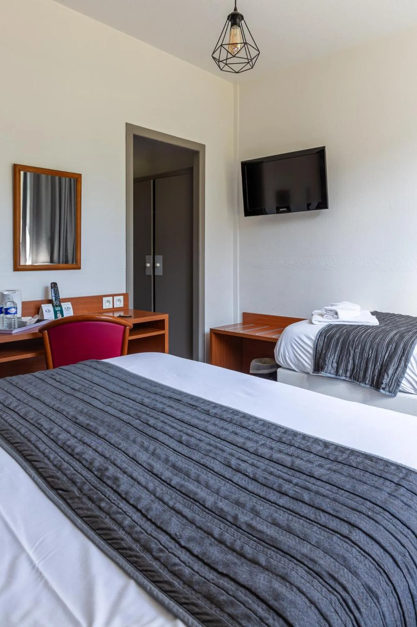 Bedroom in Hôtel Restaurant Du Château