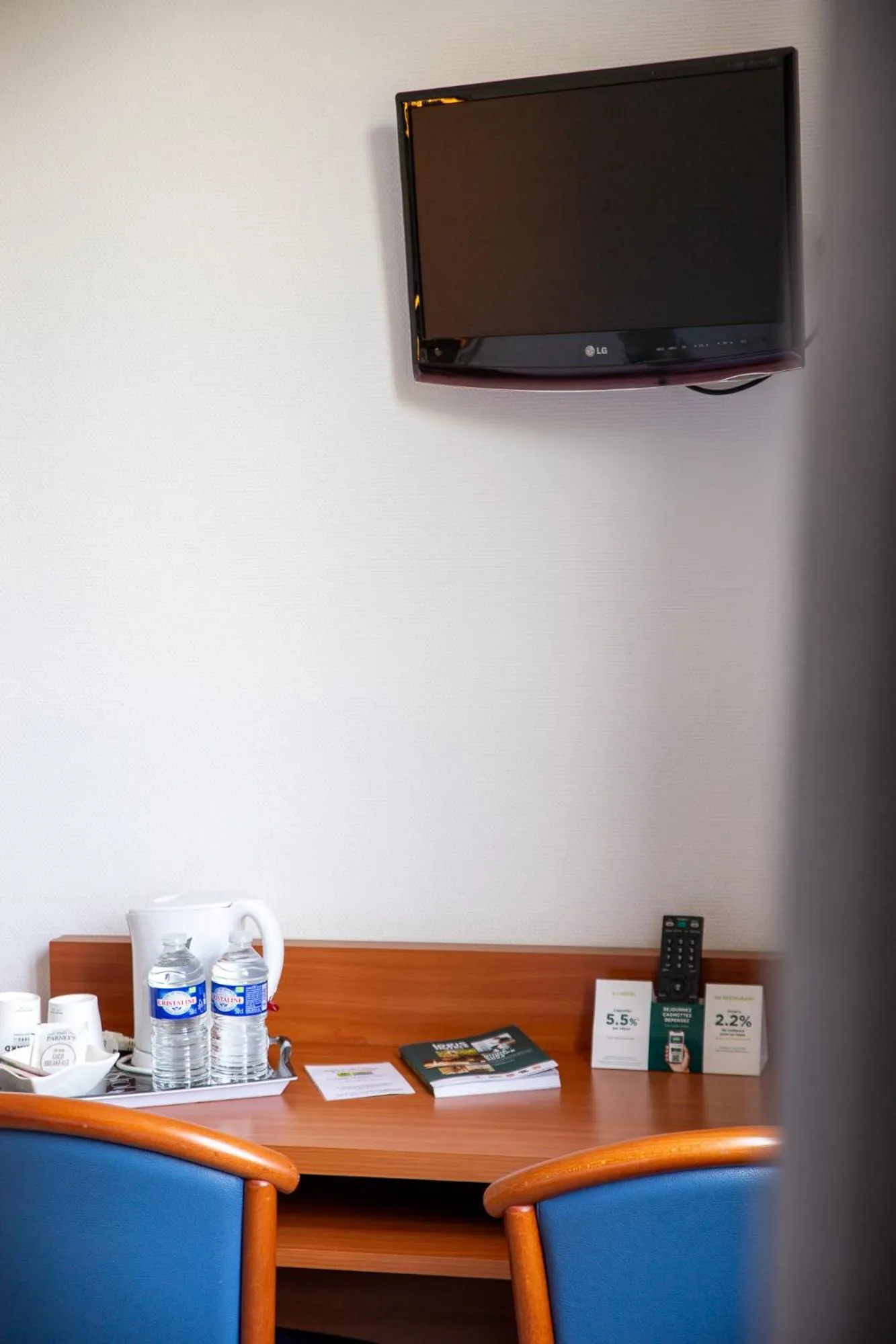 Bedroom in Hôtel Restaurant Du Château