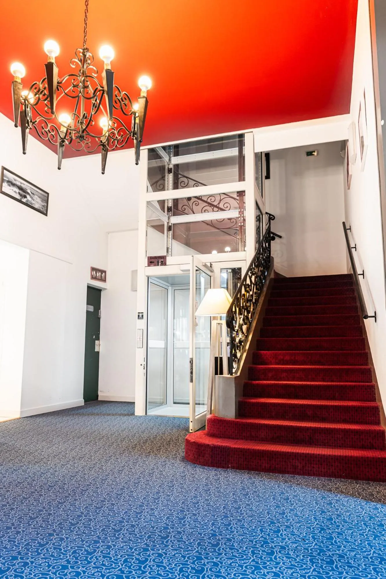 Lobby or reception in Hôtel Restaurant Du Château