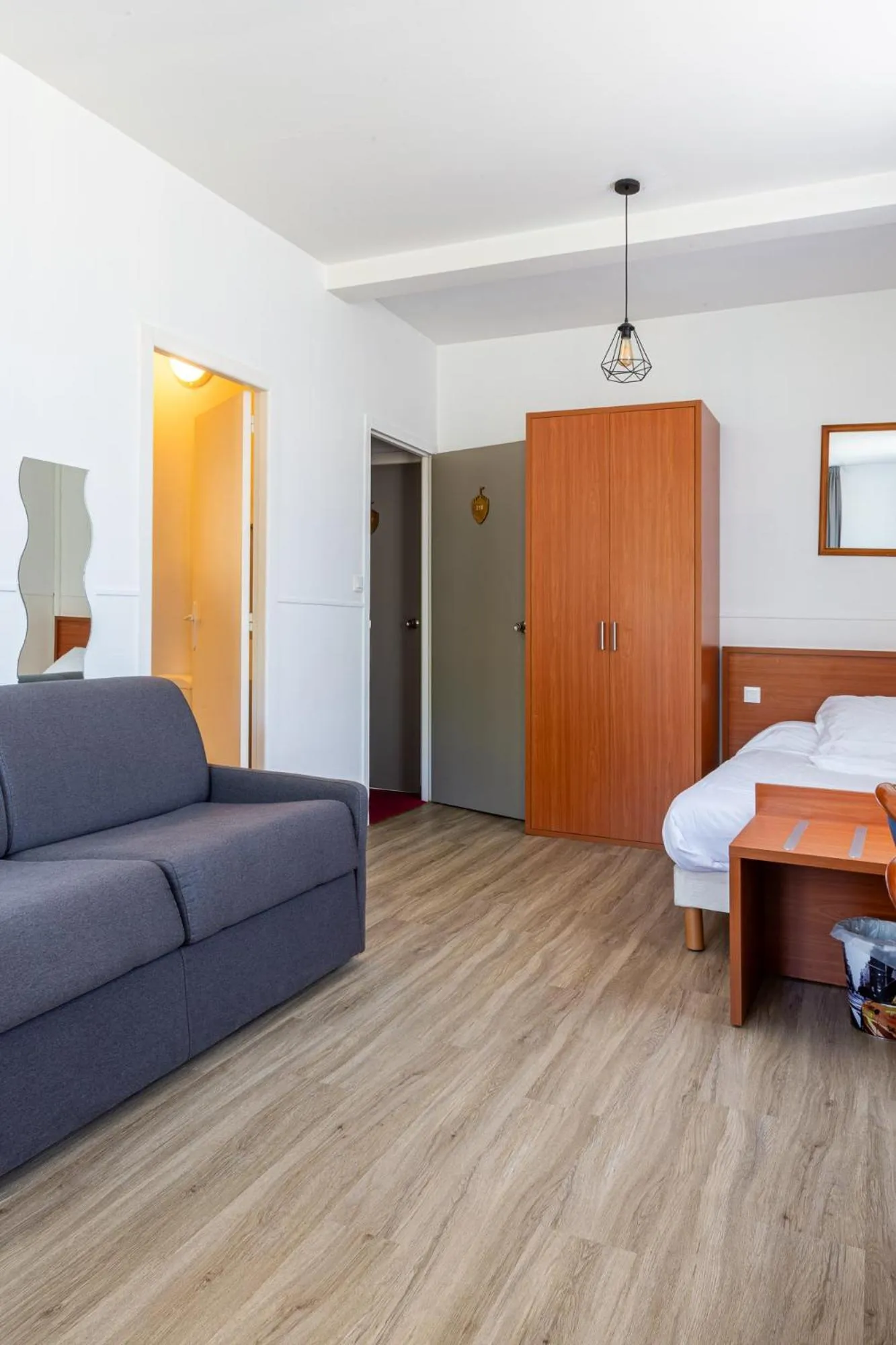 Bedroom in Hôtel Restaurant Du Château