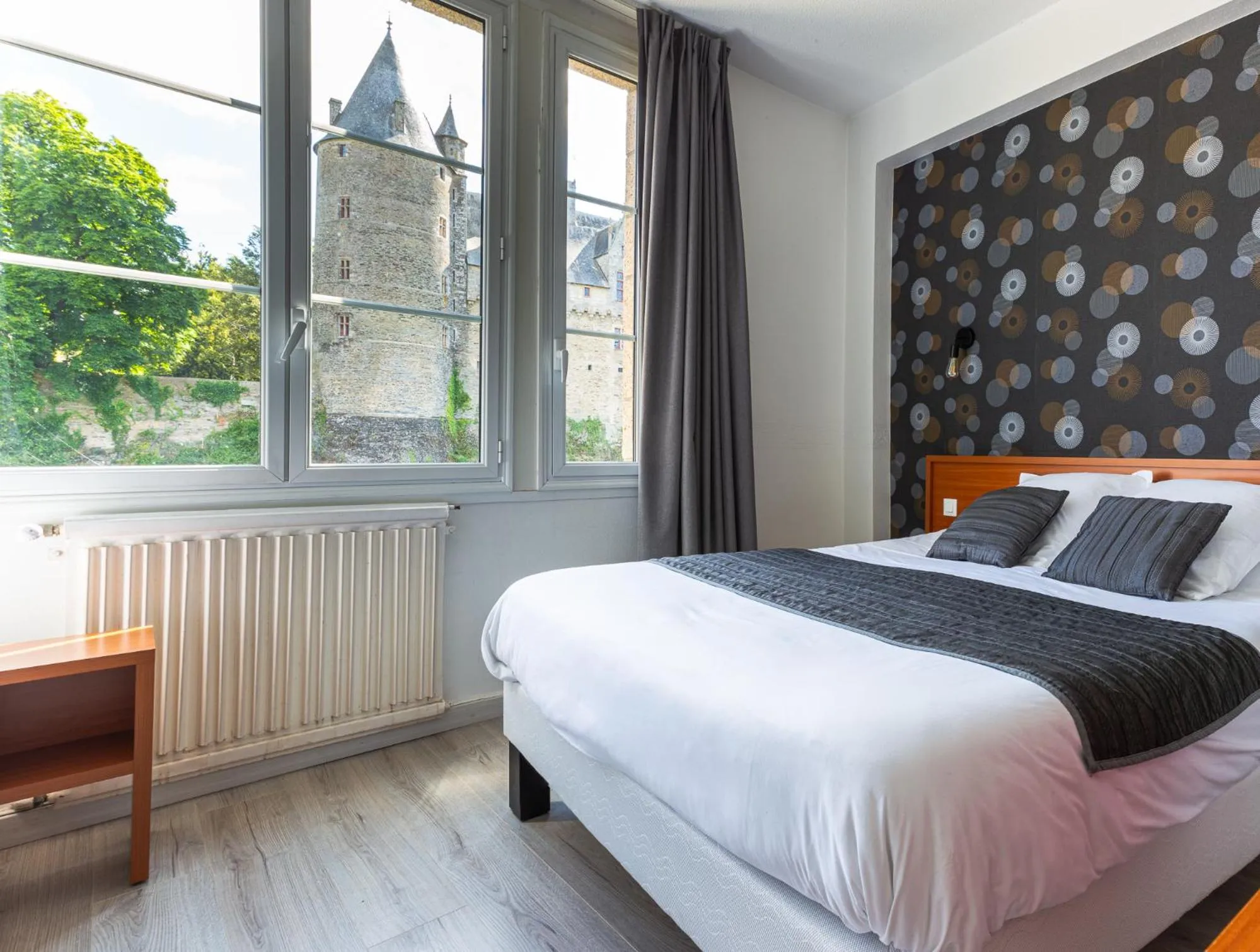 Bedroom in Hôtel Restaurant Du Château