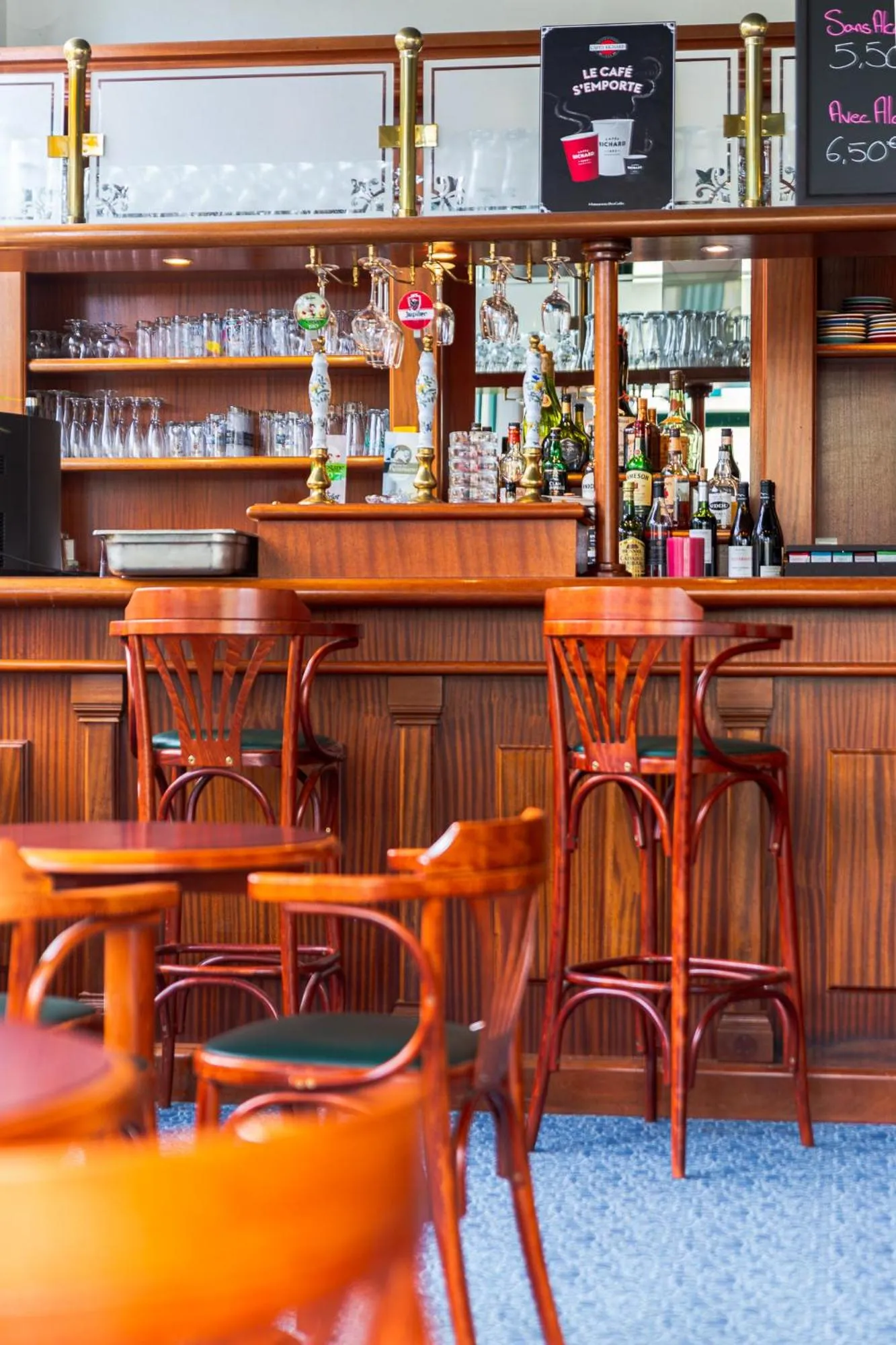 Lounge or bar in Hôtel Restaurant Du Château