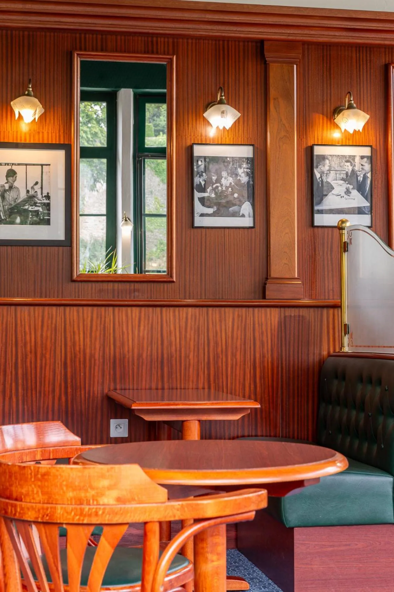 Lounge or bar in Hôtel Restaurant Du Château