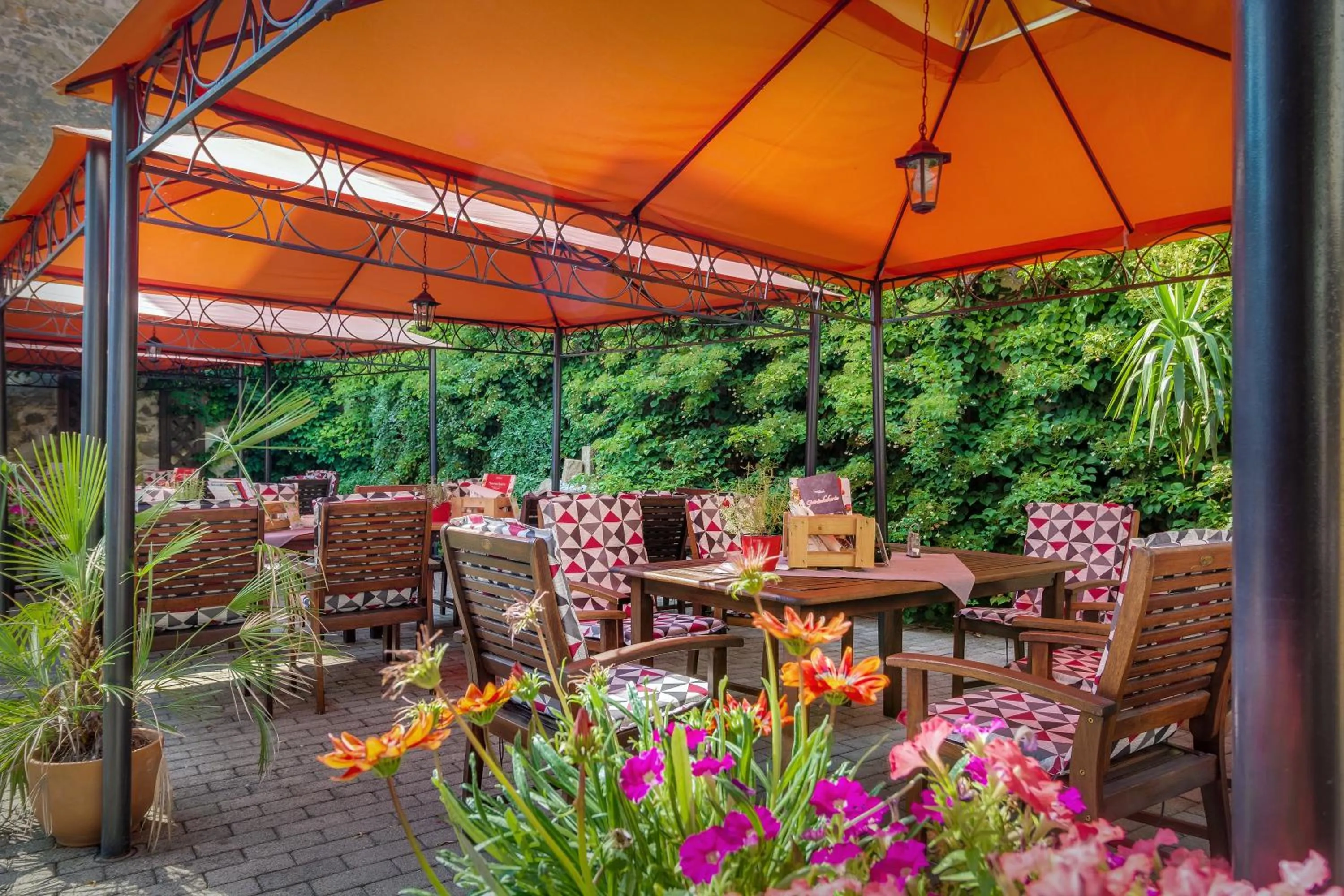 Balcony/Terrace, Restaurant/Places to Eat in Hotel Deutsches Haus Mittweida