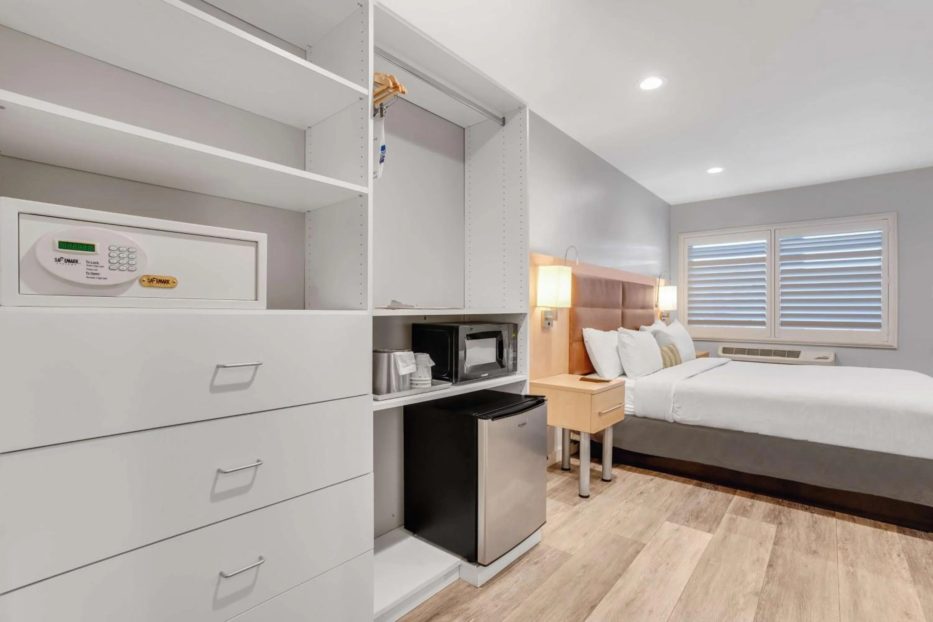 Bedroom, Bed in Sather Berkeley - SureStay Collection by Best Western