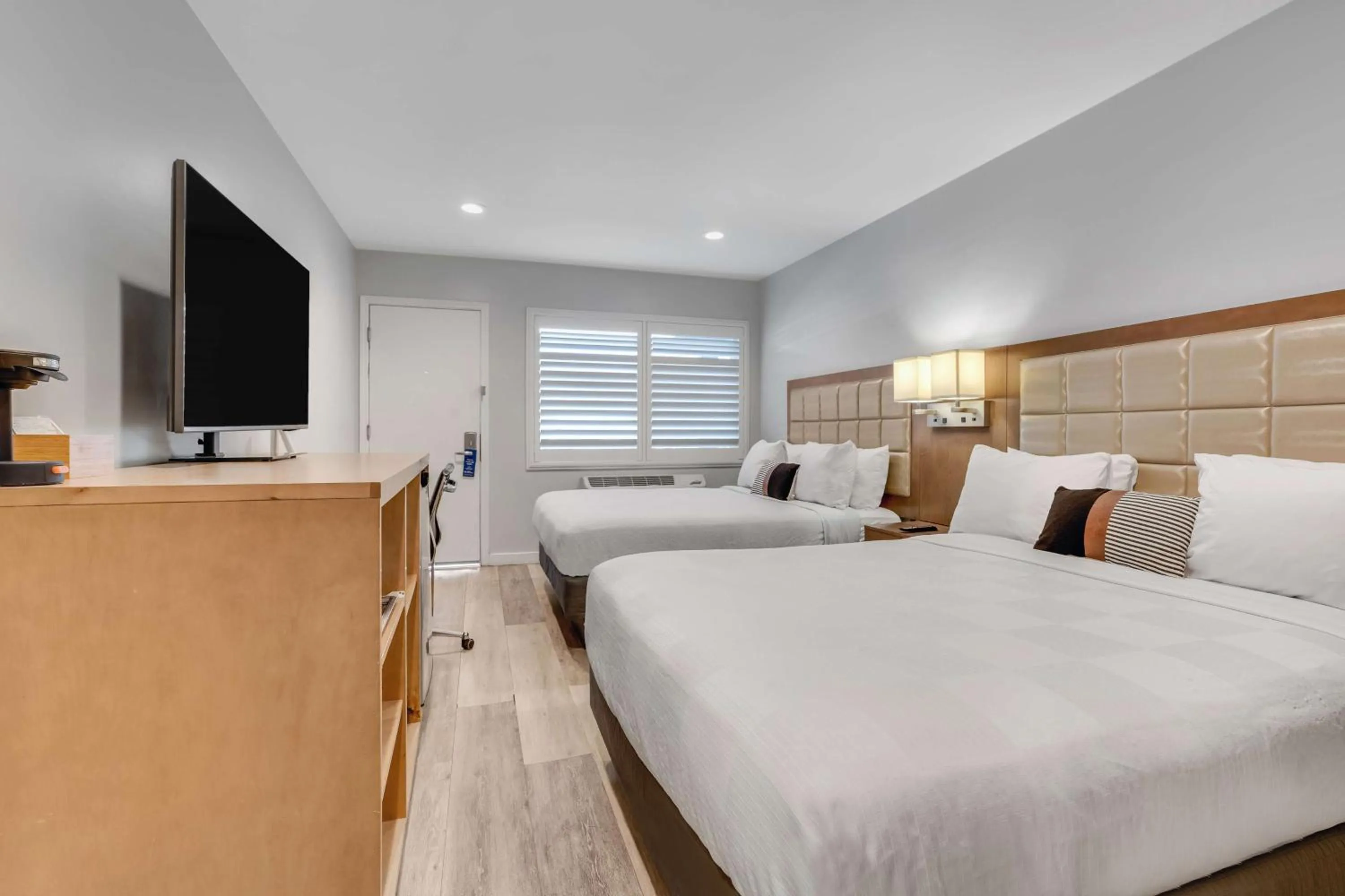 Bedroom, Bed in Sather Berkeley - SureStay Collection by Best Western