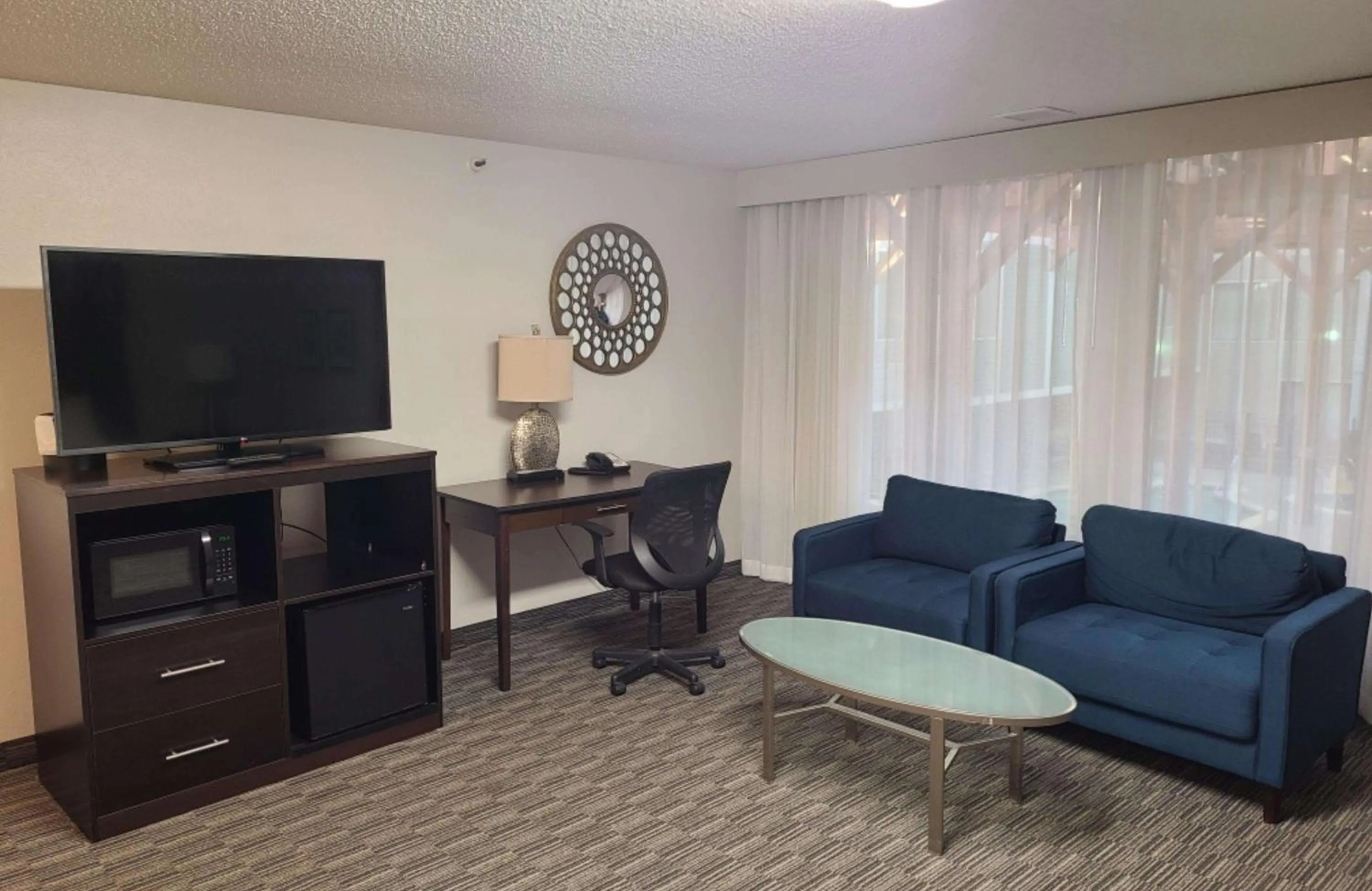 Bedroom in Best Western Plus Como Park Hotel