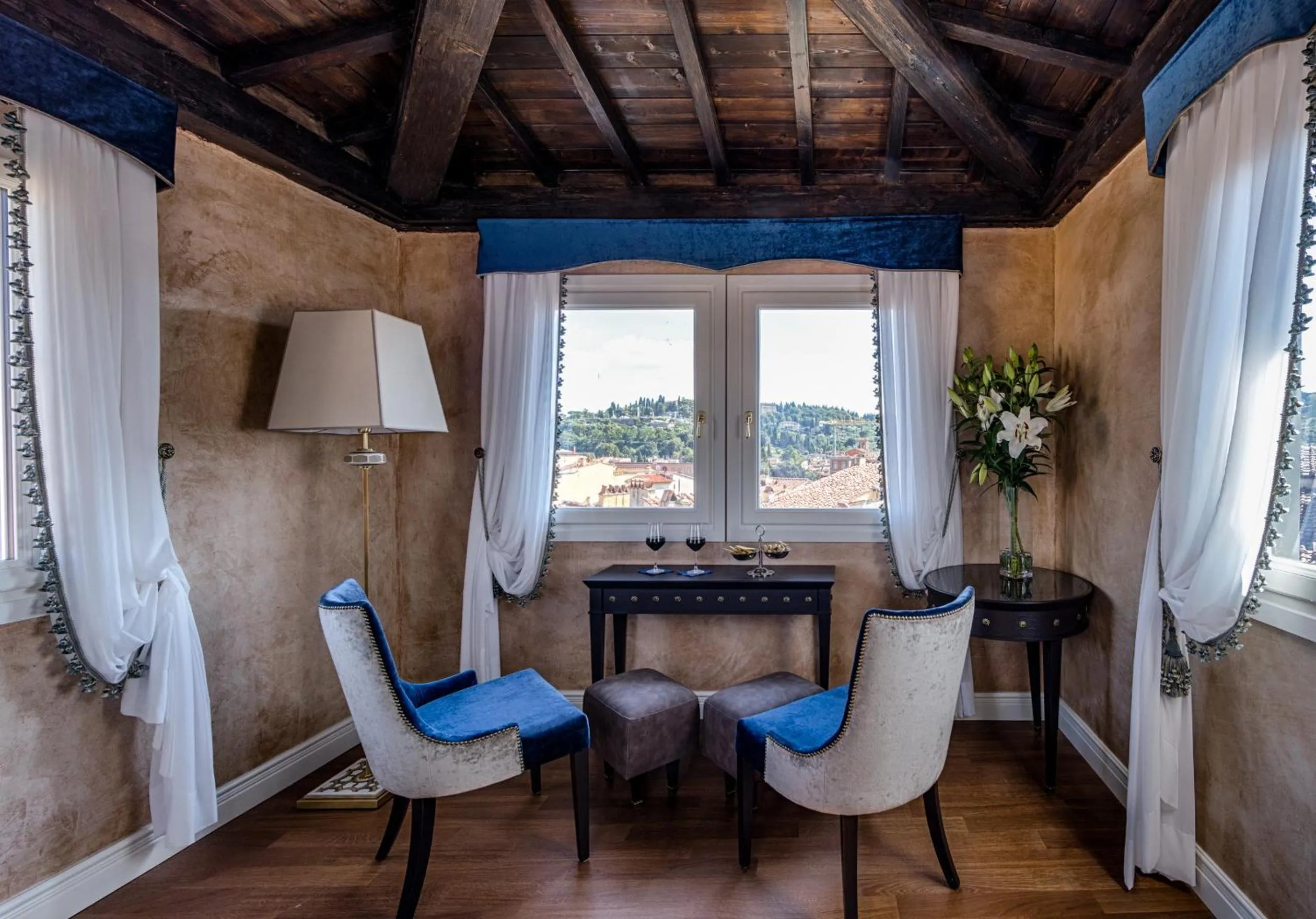 Seating area in Palazzo Roselli Cecconi