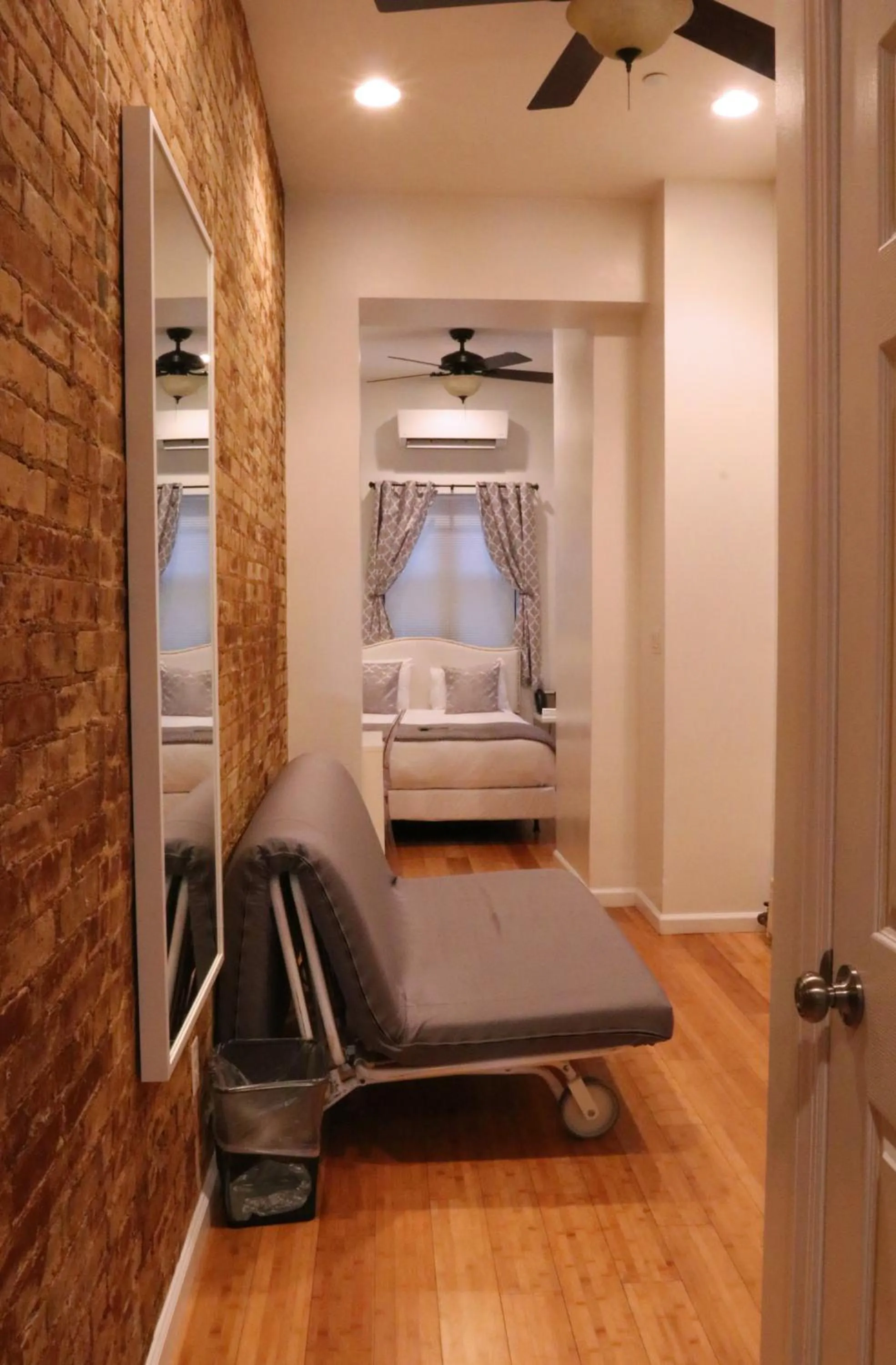 Photo of the whole room, Bed in Chelsea Inn