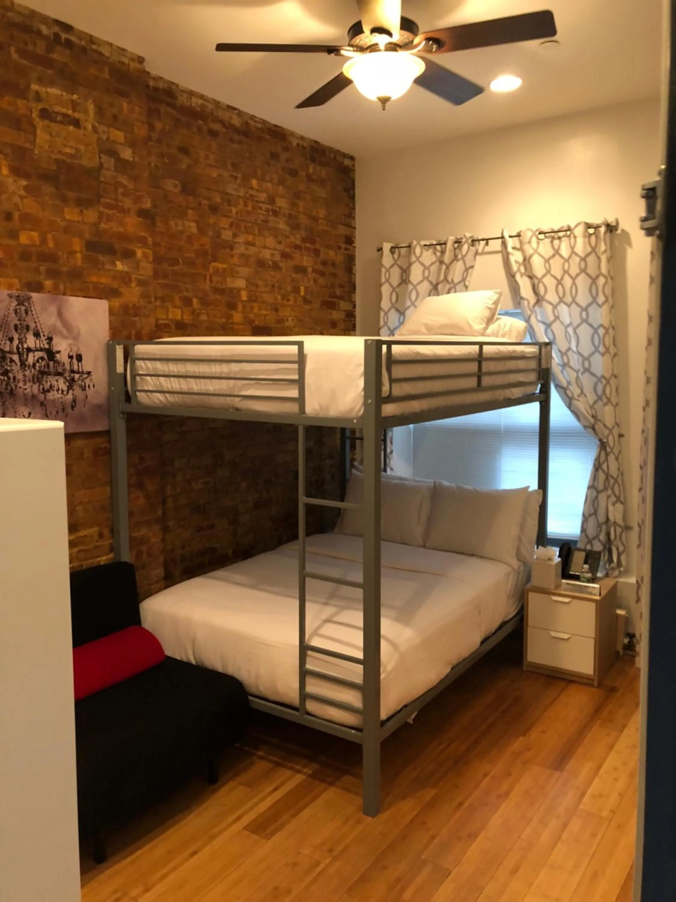 bunk bed, Bed in Chelsea Inn