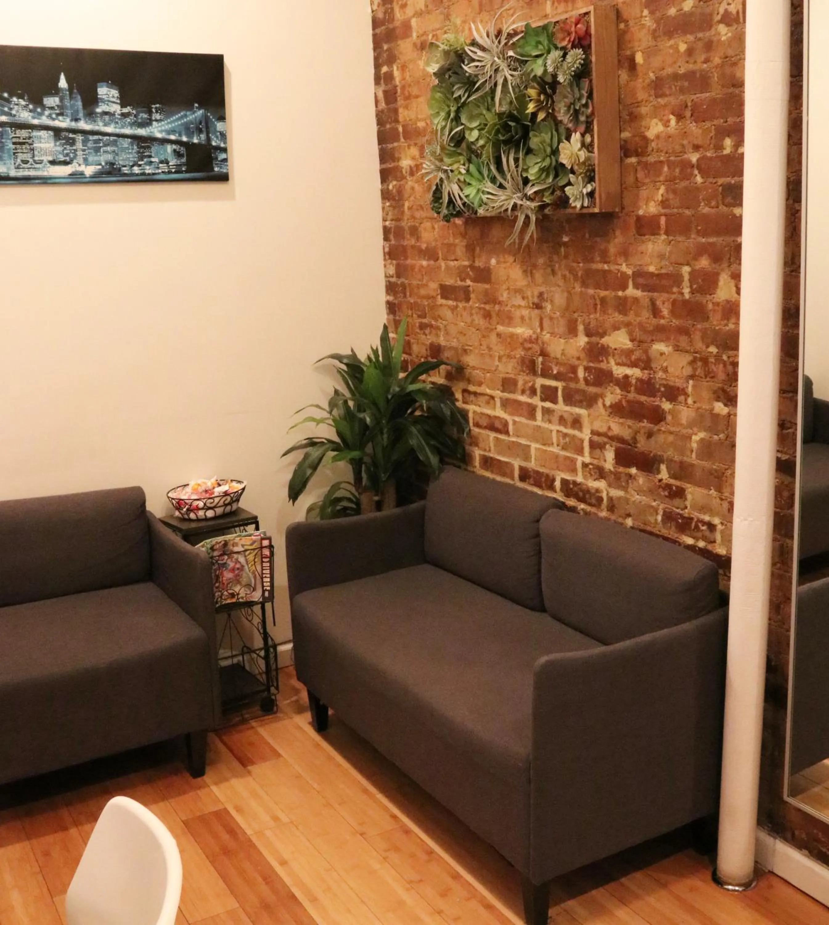 Seating area in Chelsea Inn