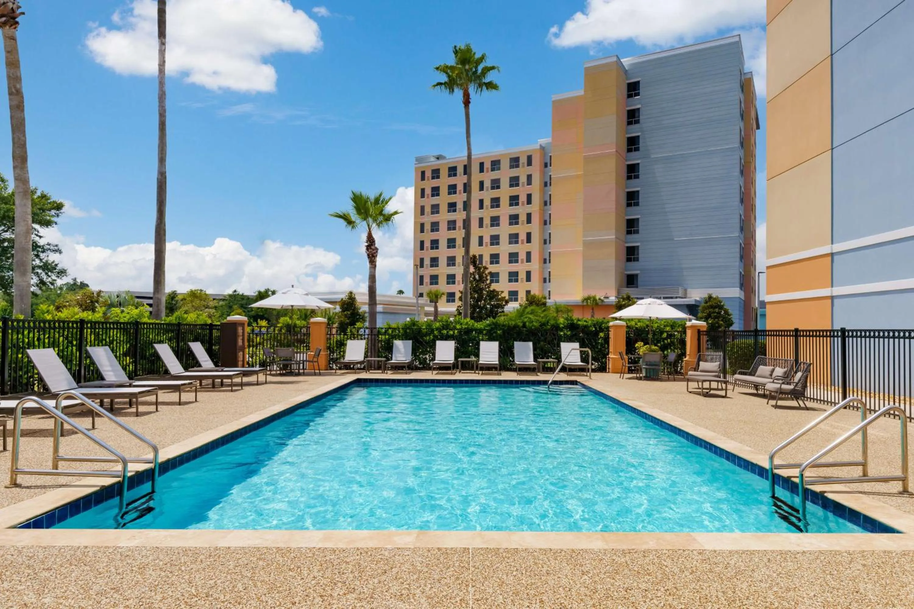 Swimming pool in Hyatt Place across from Universal Orlando Resort