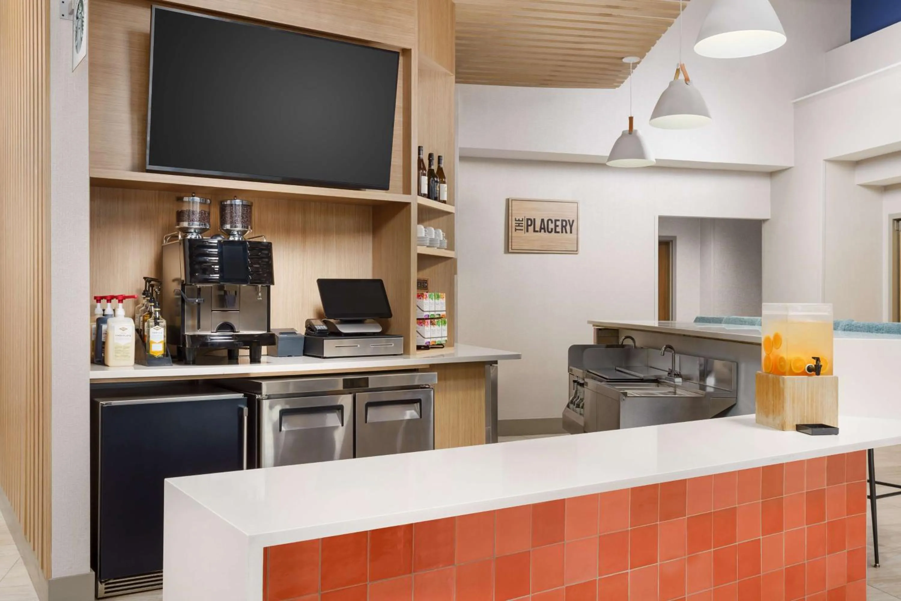 Lounge or bar in Hyatt Place across from Universal Orlando Resort