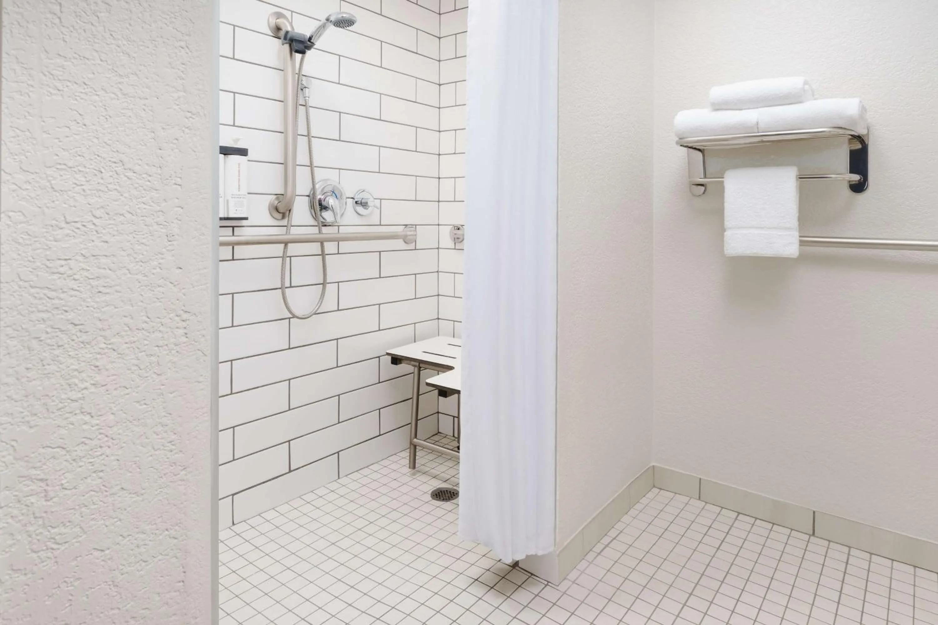 Bathroom in Hyatt Place Orlando / I-Drive / Convention Center