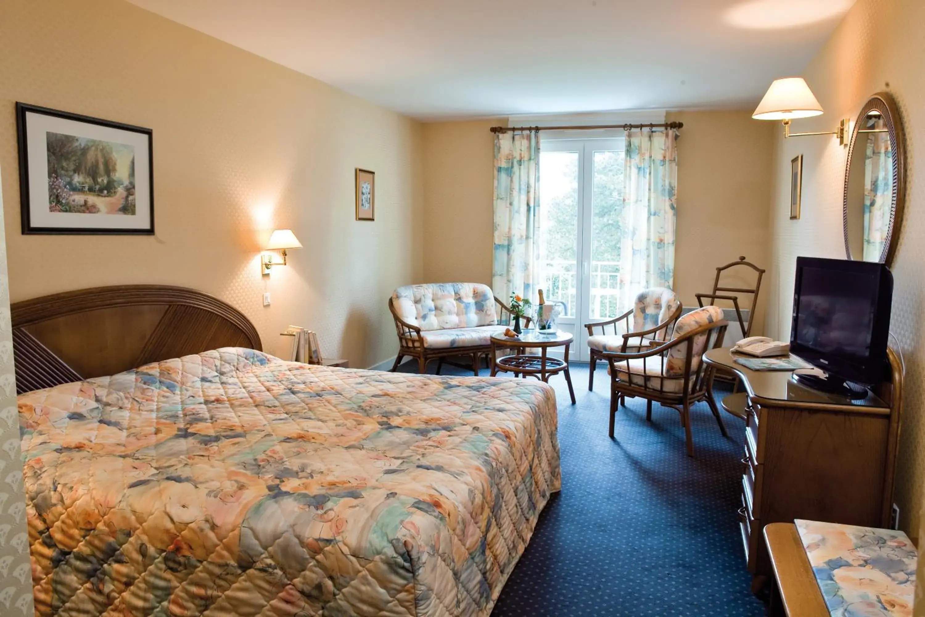 Suite in Logis Hôtel du Pont Neuf Suite in Logis Hôtel du Pont Neuf