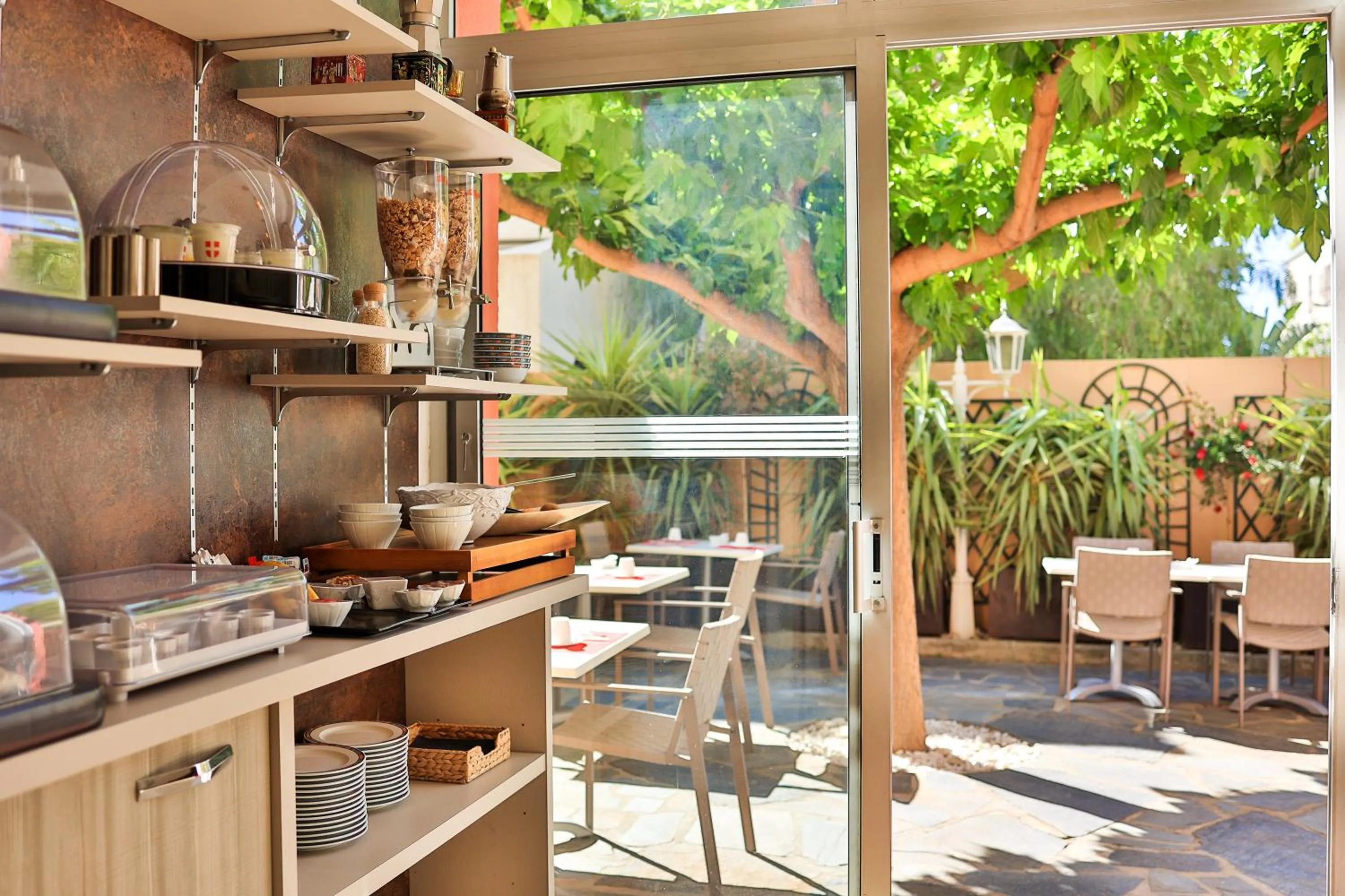 Breakfast in Hôtel Provençal