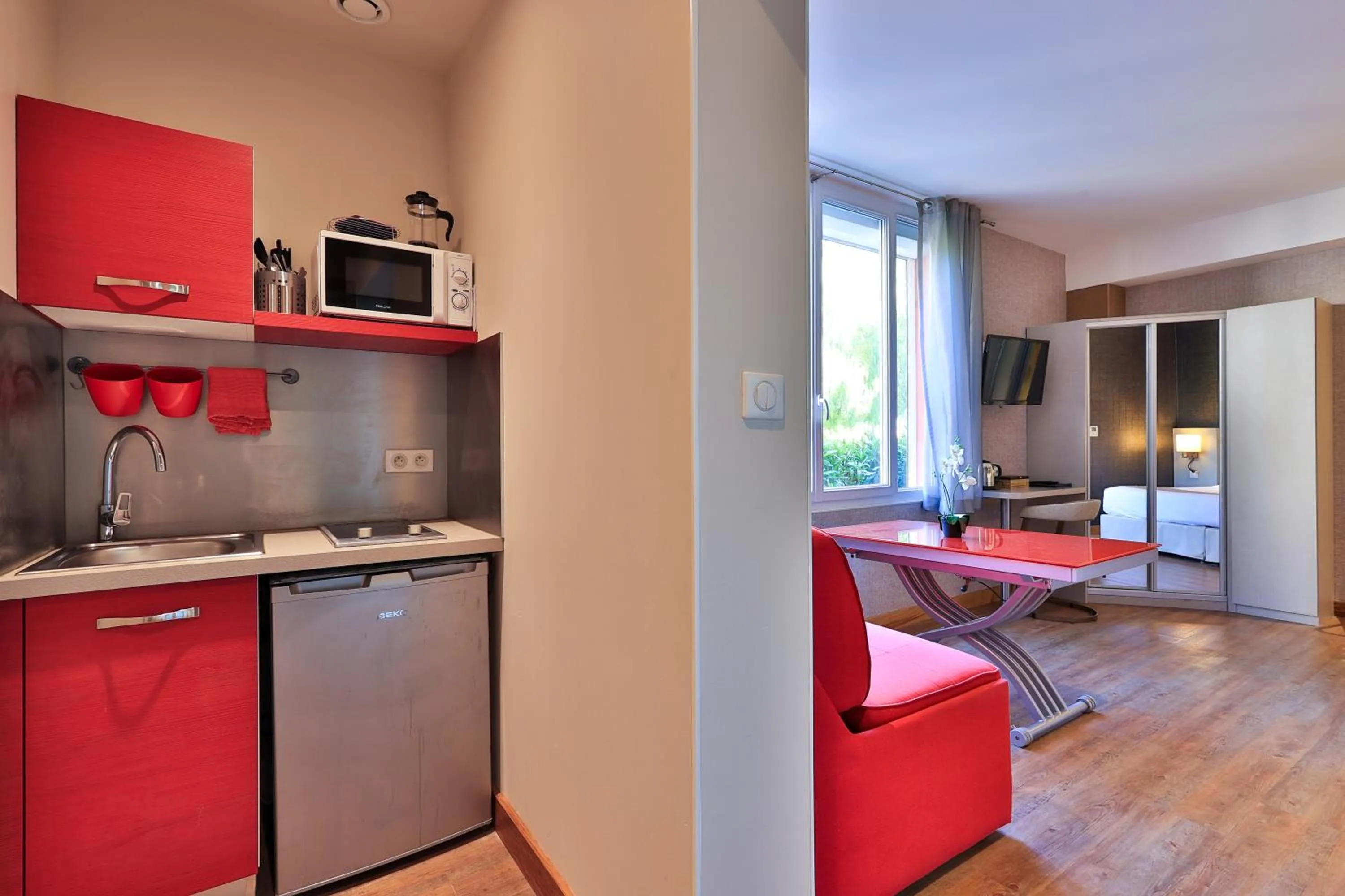 Kitchen or kitchenette in Hôtel Provençal