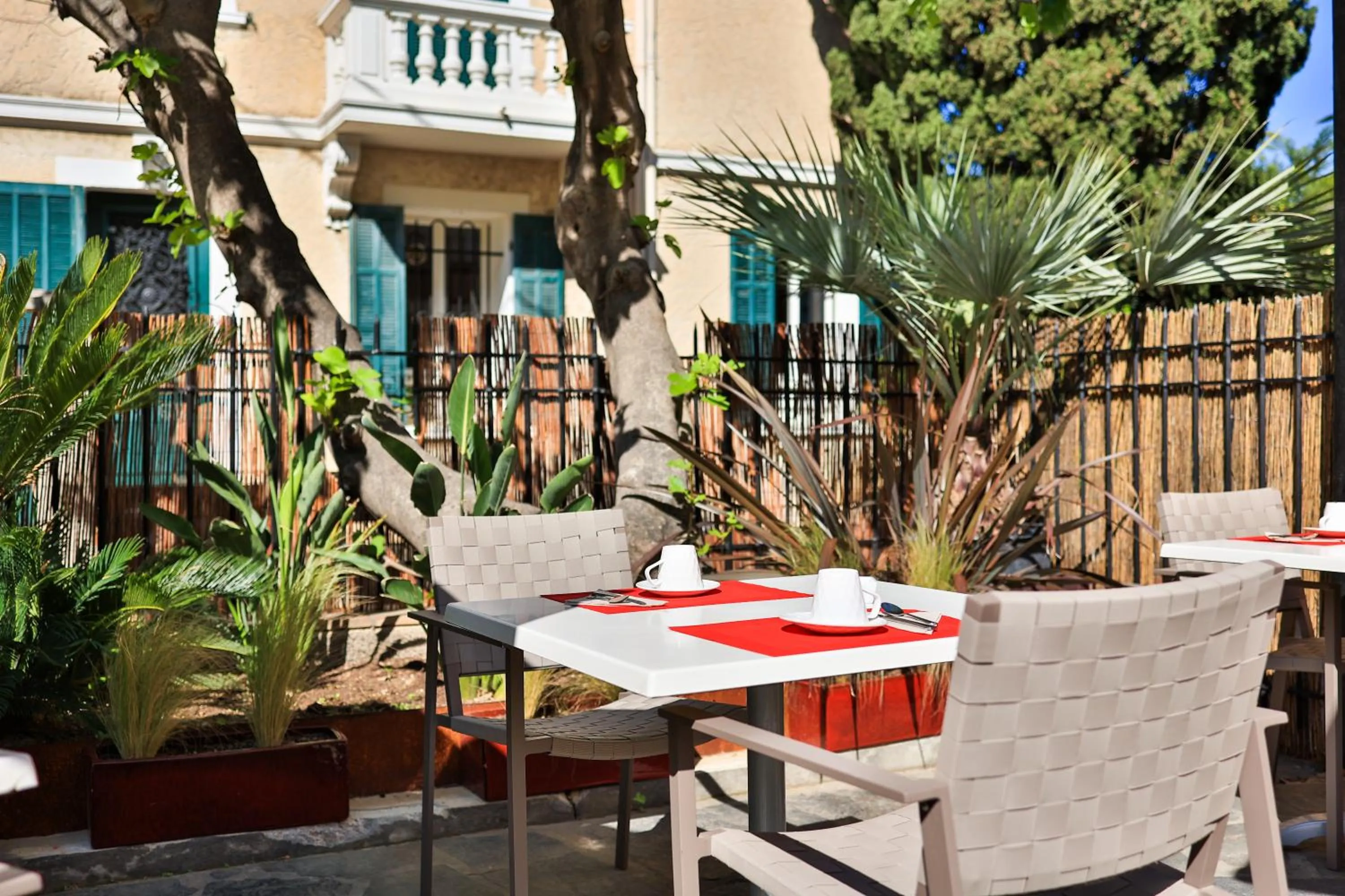 Patio in Hôtel Provençal