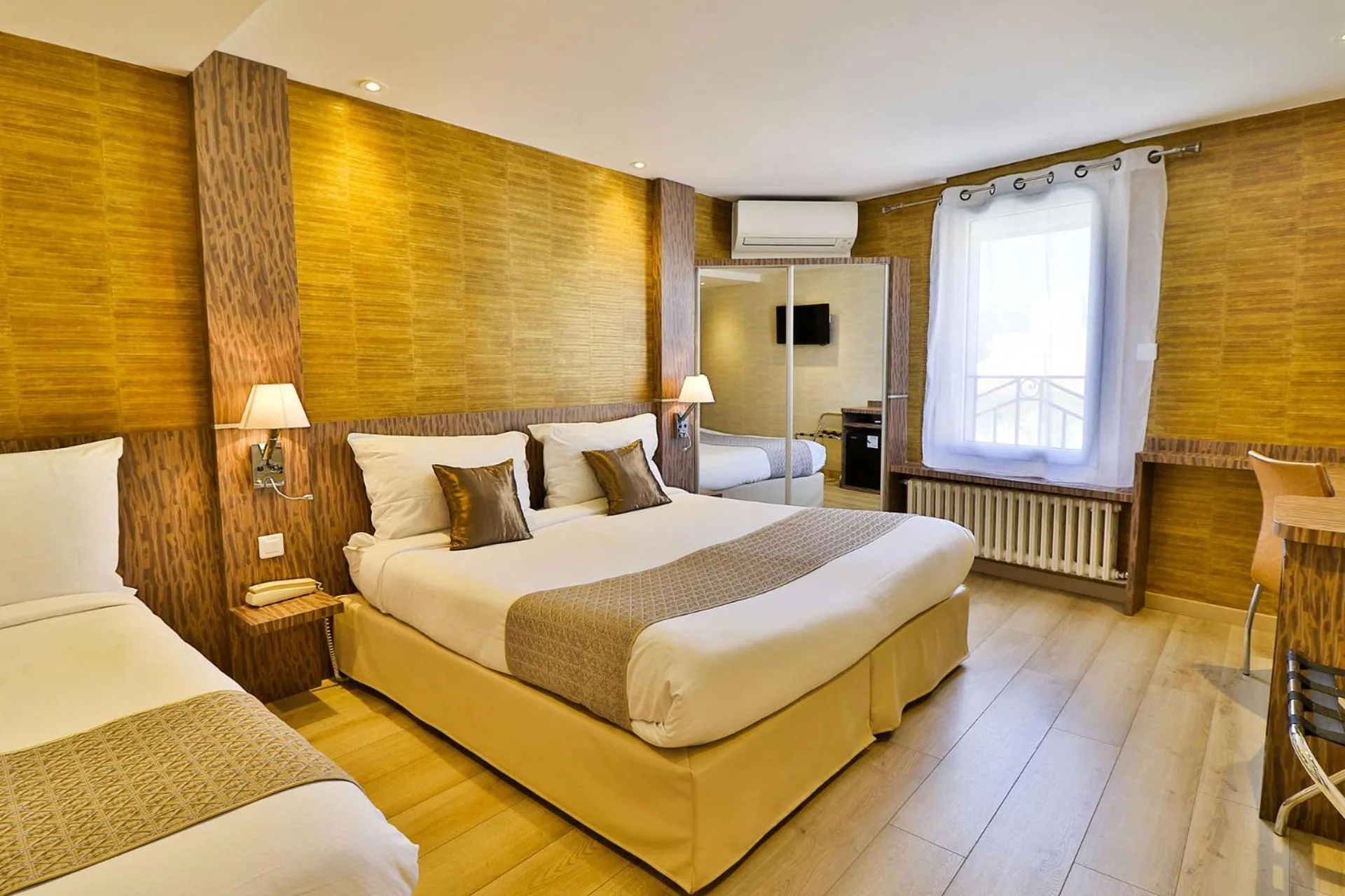 Bedroom, Bed in Hôtel Provençal