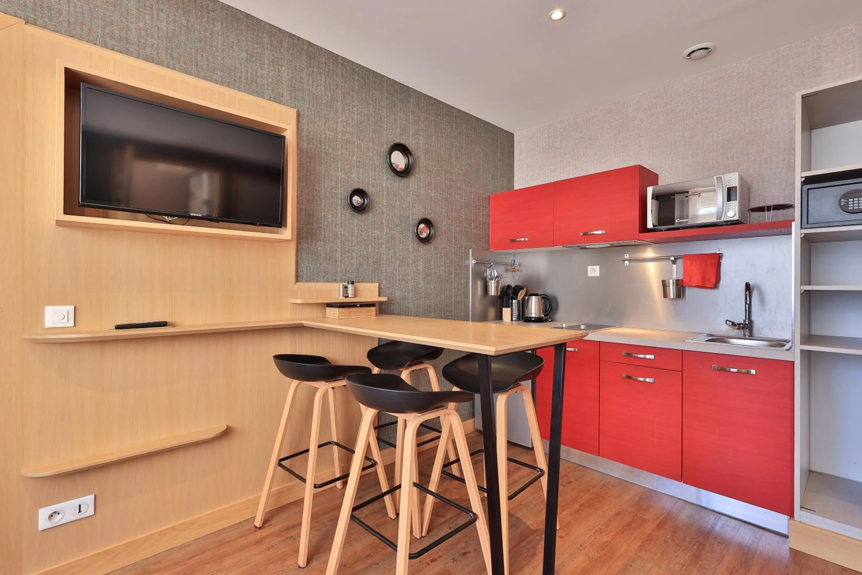 kitchen in Hôtel Provençal