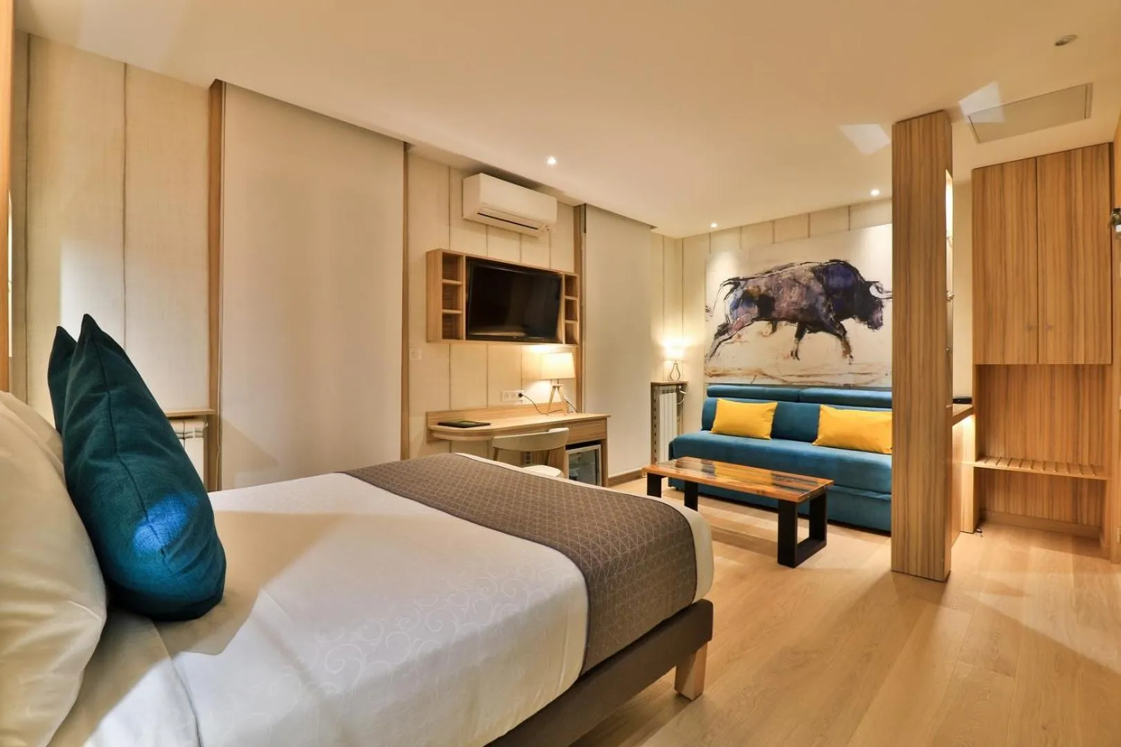 Photo of the whole room, Bed in Hôtel Provençal