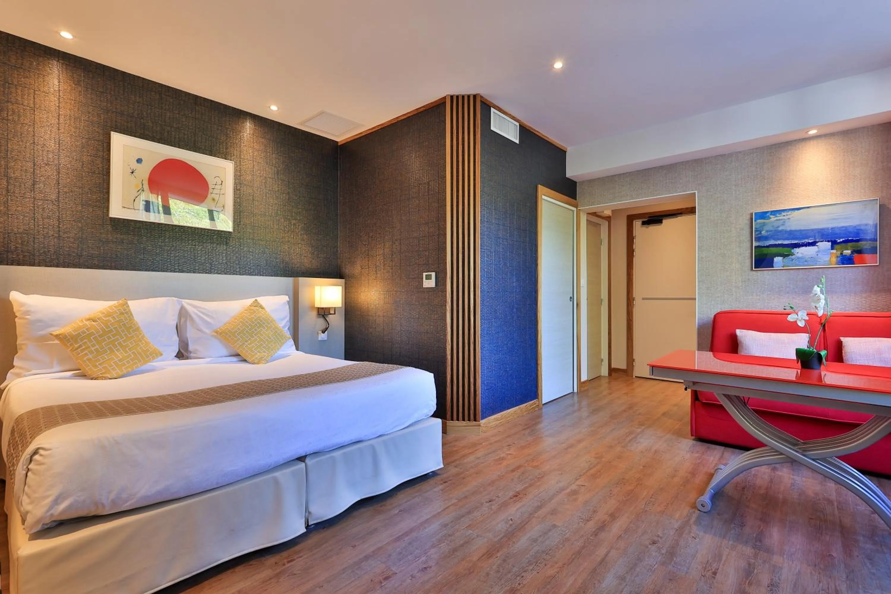 Photo of the whole room, Bed in Hôtel Provençal