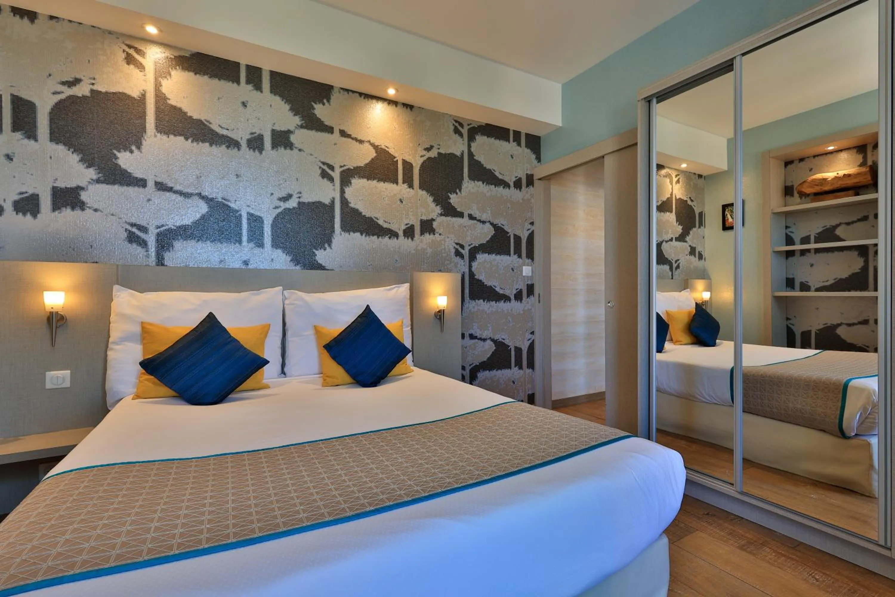 Bed in Hôtel Provençal