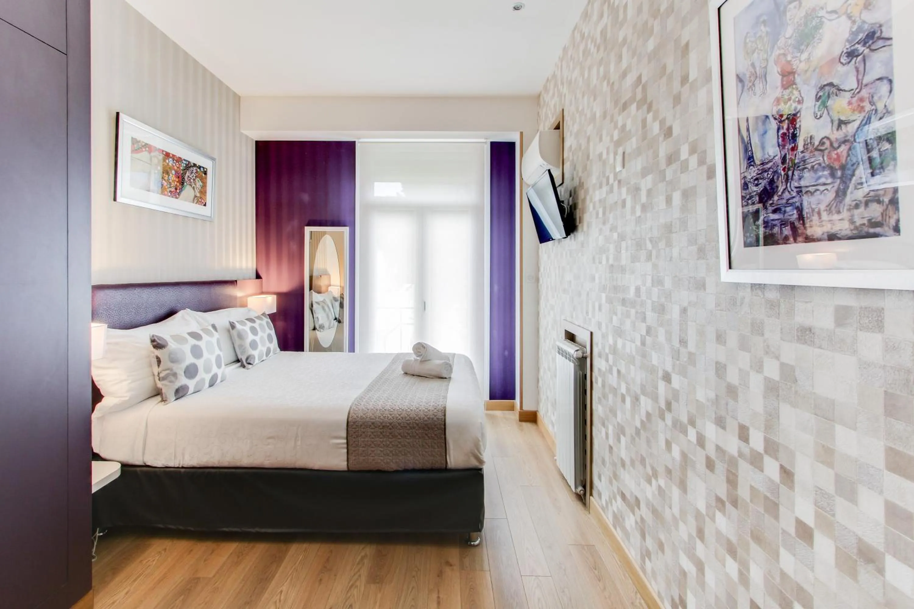 Photo of the whole room, Bed in Hôtel Provençal