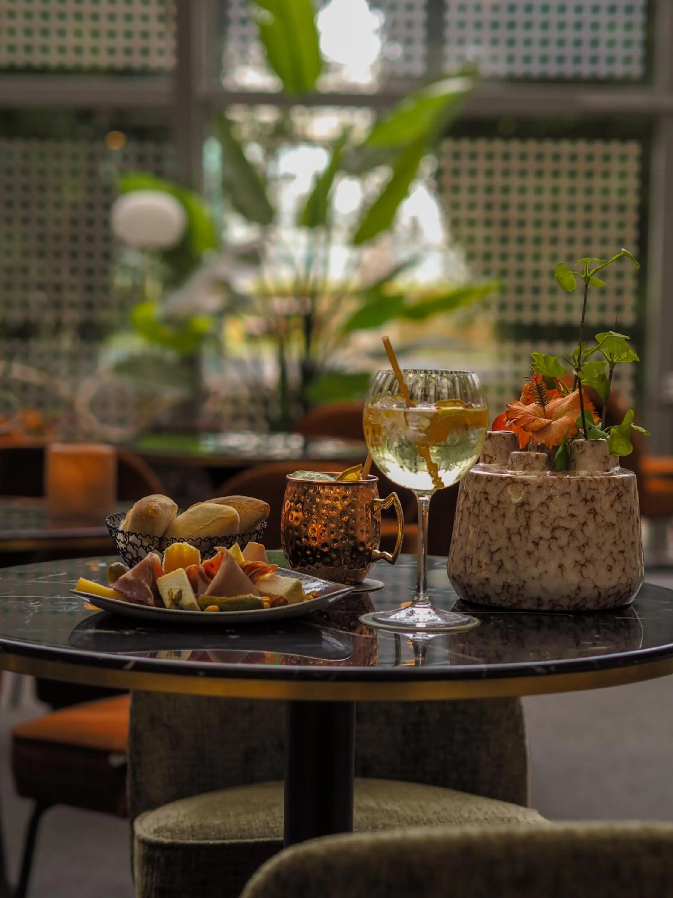 Lounge or bar in Van der Valk Hotel Paris CDG Airport