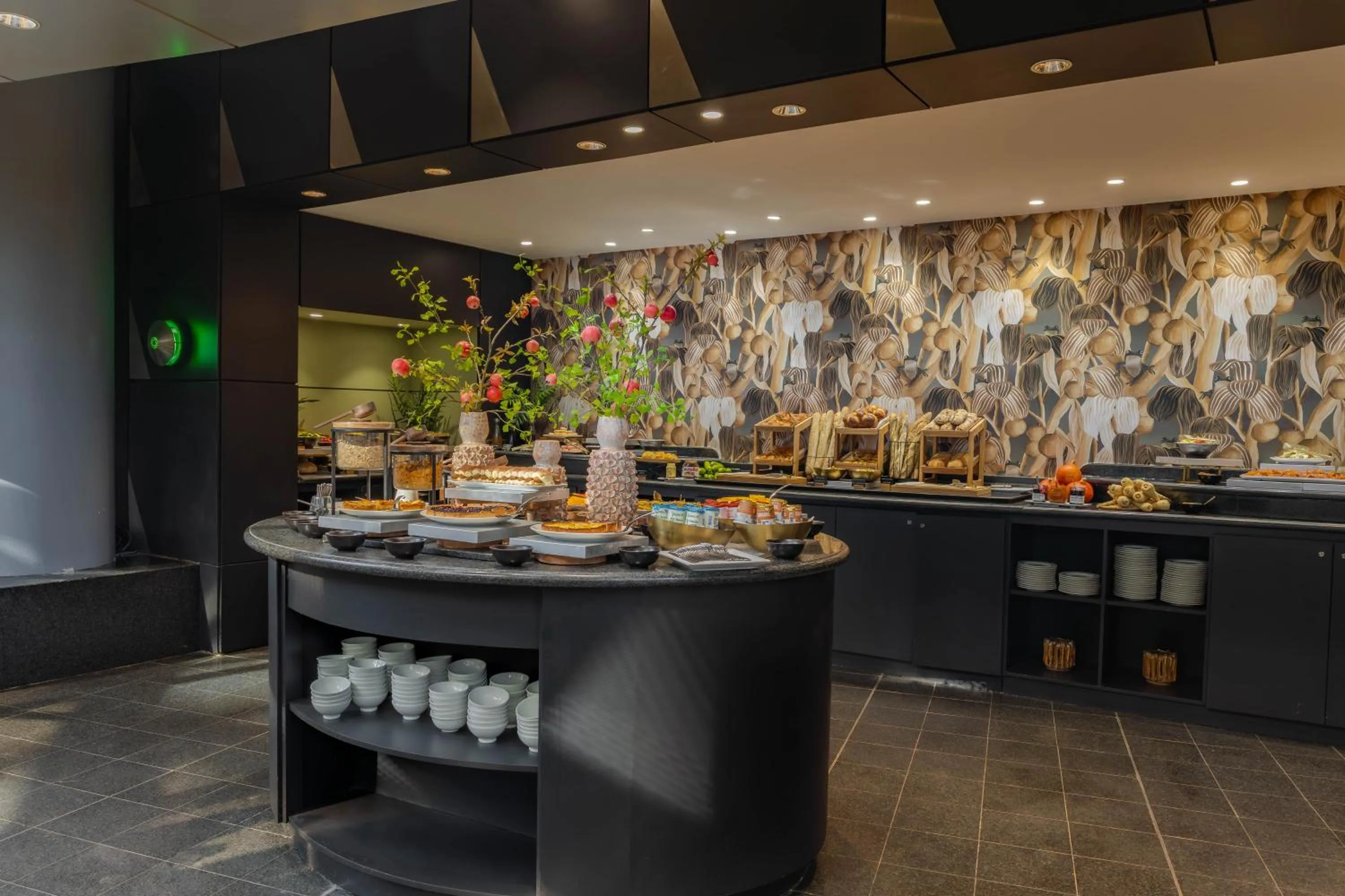 Restaurant/places to eat in Van der Valk Hotel Paris CDG Airport