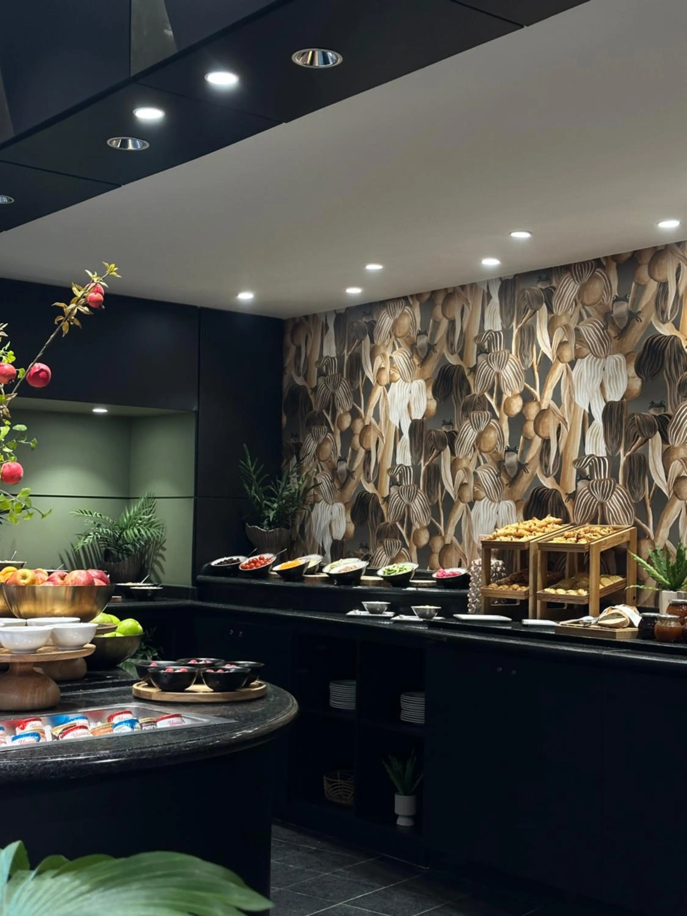 Restaurant/places to eat in Van der Valk Hotel Paris CDG Airport