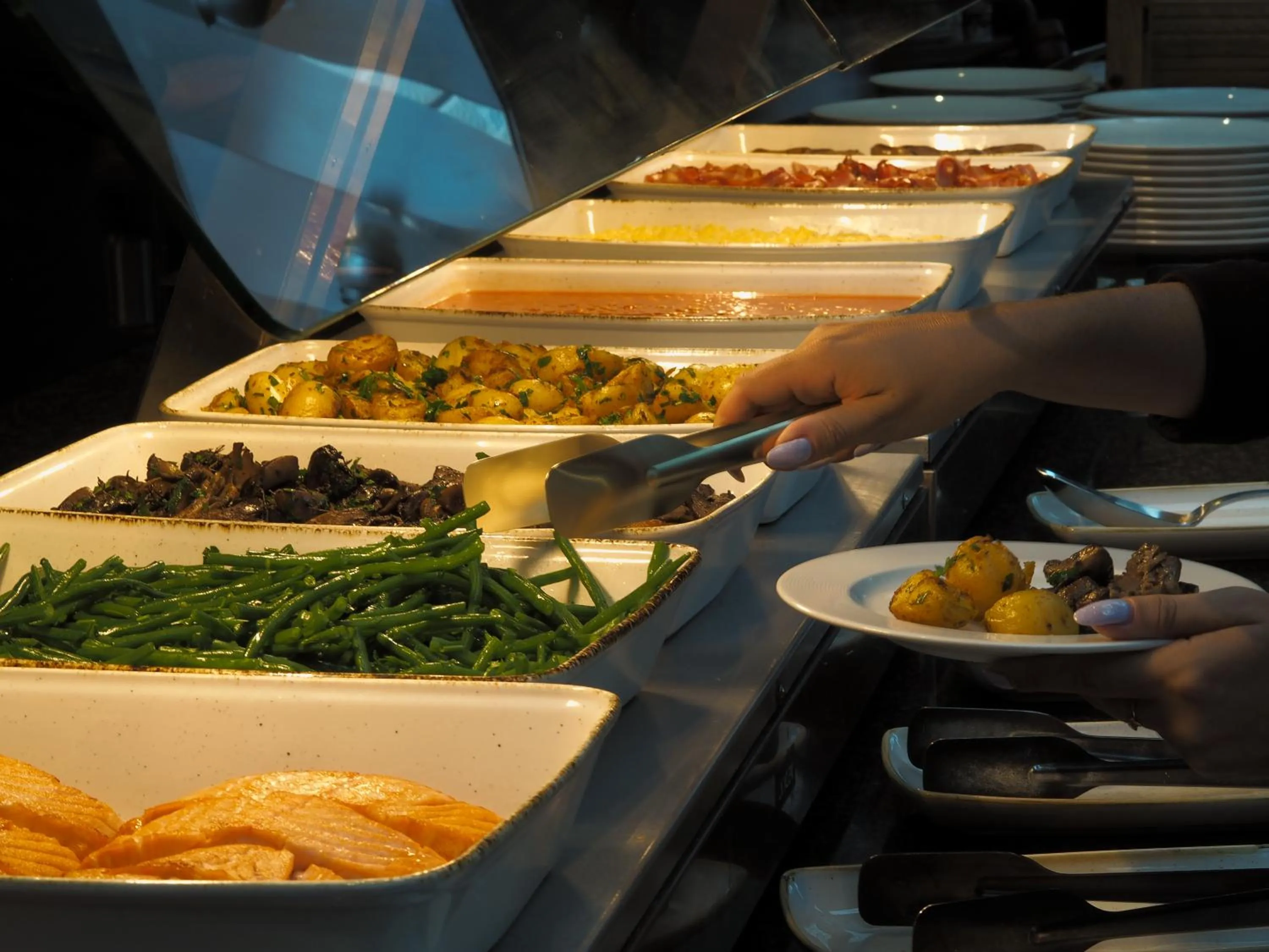 Restaurant/places to eat in Van der Valk Hotel Paris CDG Airport