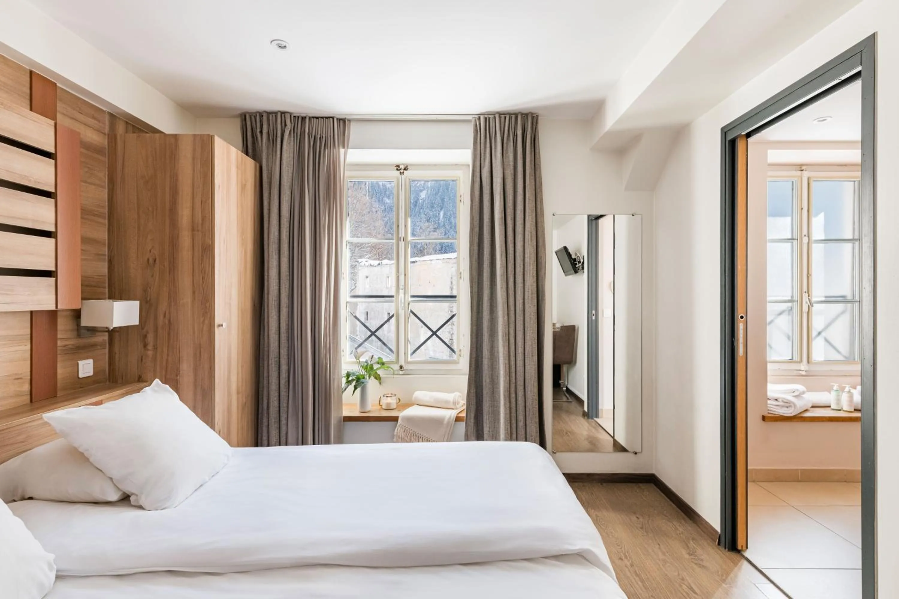 Photo of the whole room, Bed in Hôtel Vallée Blanche