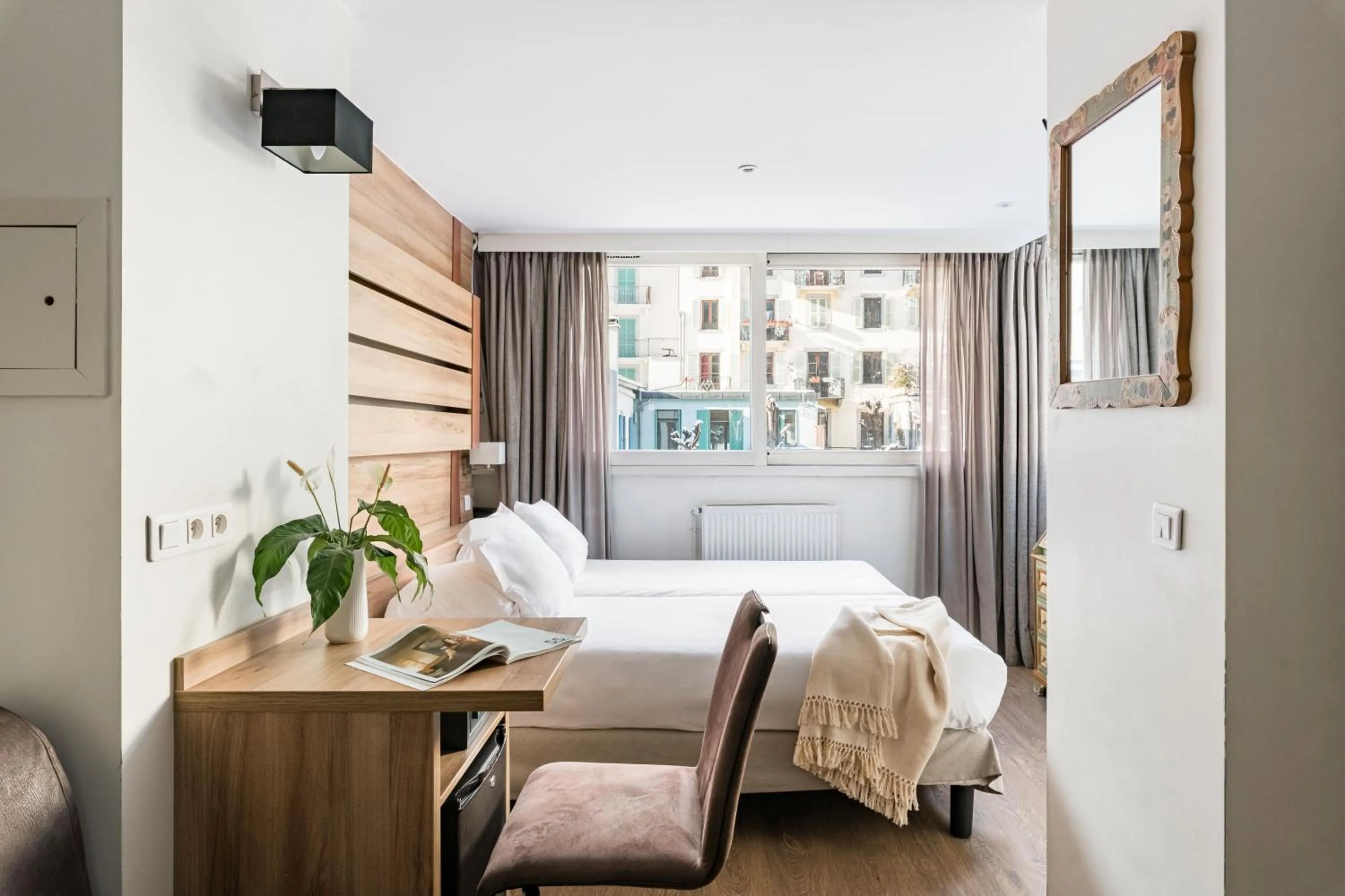 Photo of the whole room, Bed in Hôtel Vallée Blanche