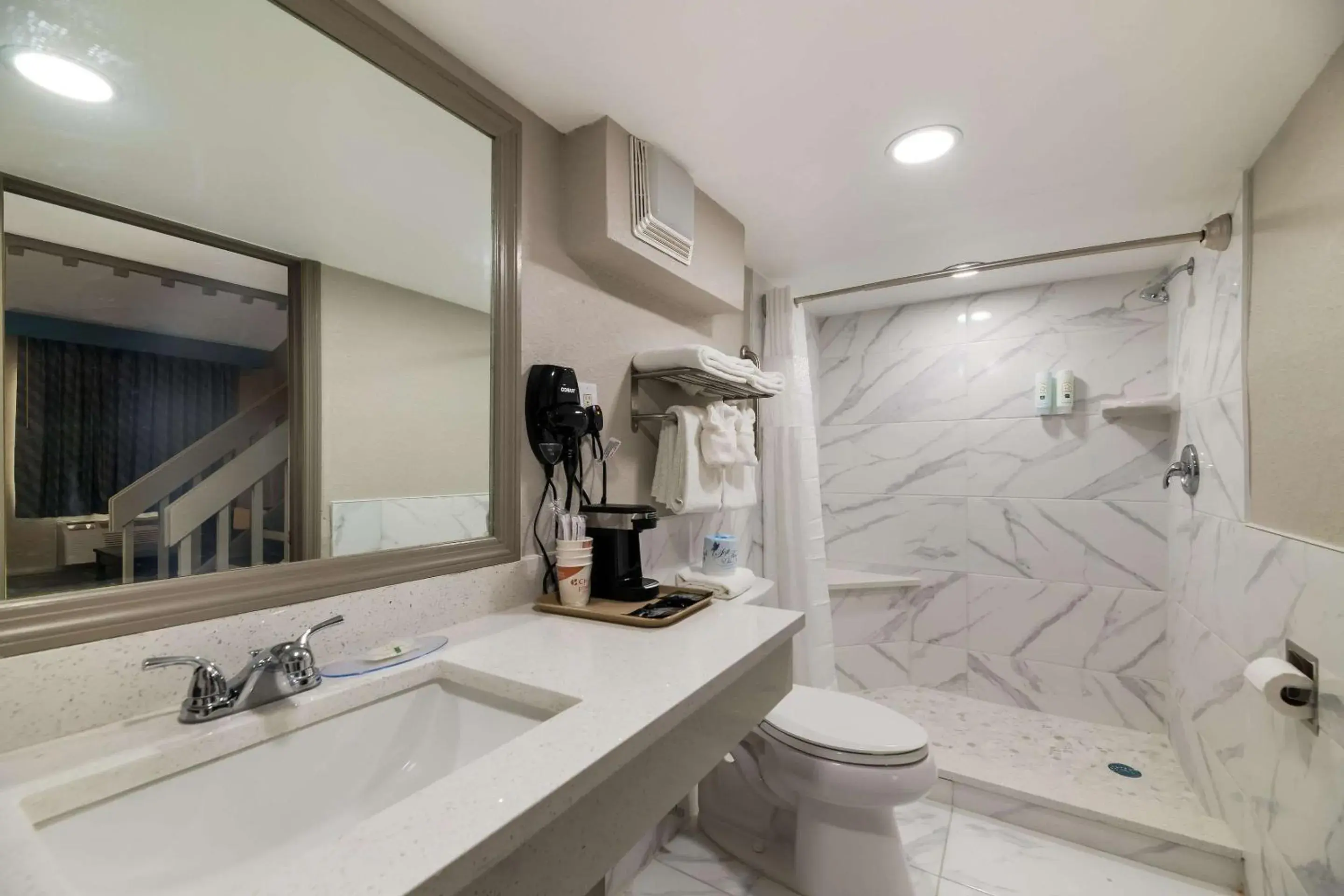 Queen Suite with Sofa Bed - Non Smoking in Quality Inn & Suites Altamonte Springs Orlando-North Queen Suite with Sofa Bed - Non Smoking in Quality Inn & Suites Altamonte Springs Orlando-North