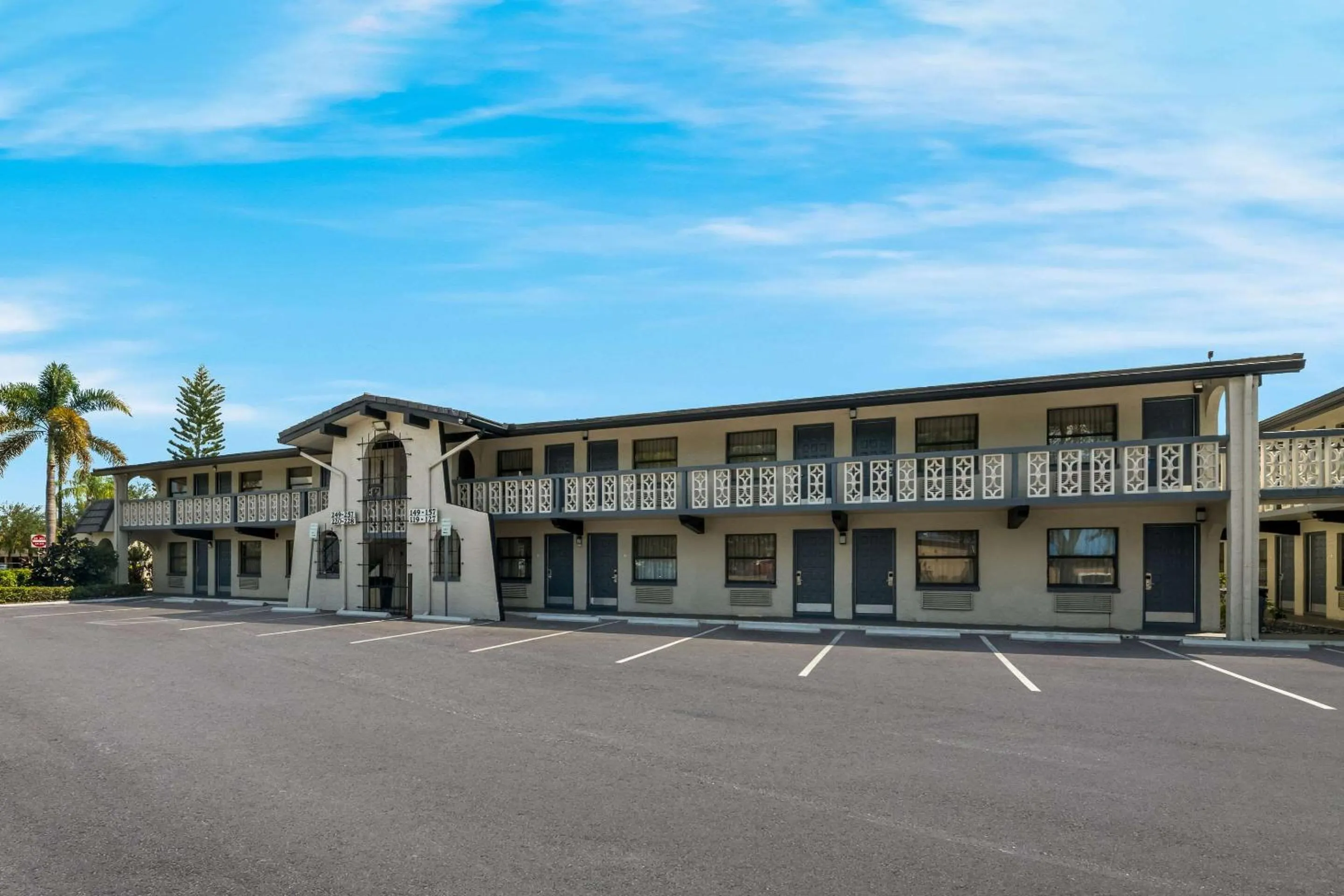 Property building in Quality Inn & Suites Altamonte Springs Orlando-North
