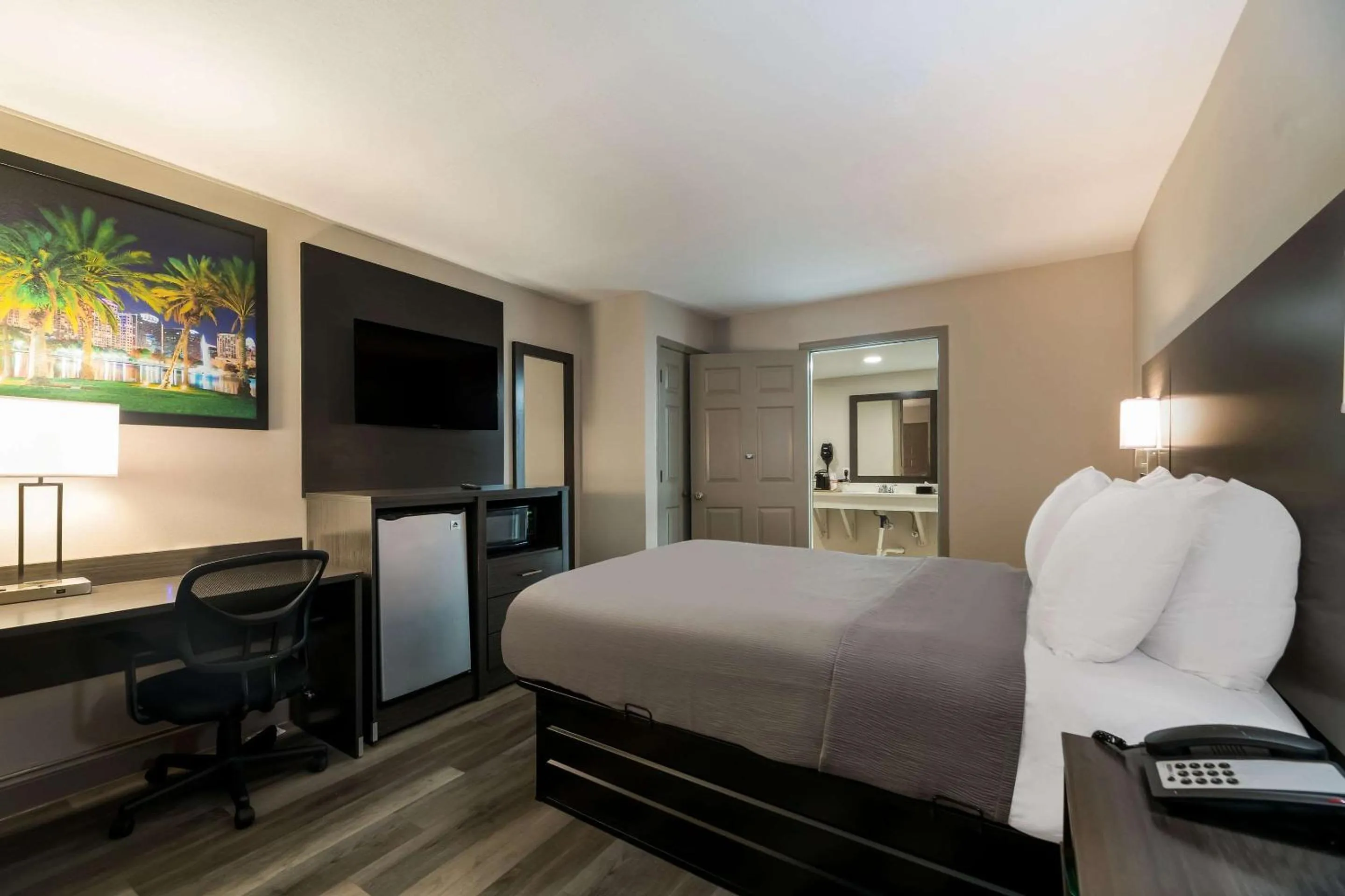 Bedroom, Bed in Quality Inn & Suites Altamonte Springs Orlando-North