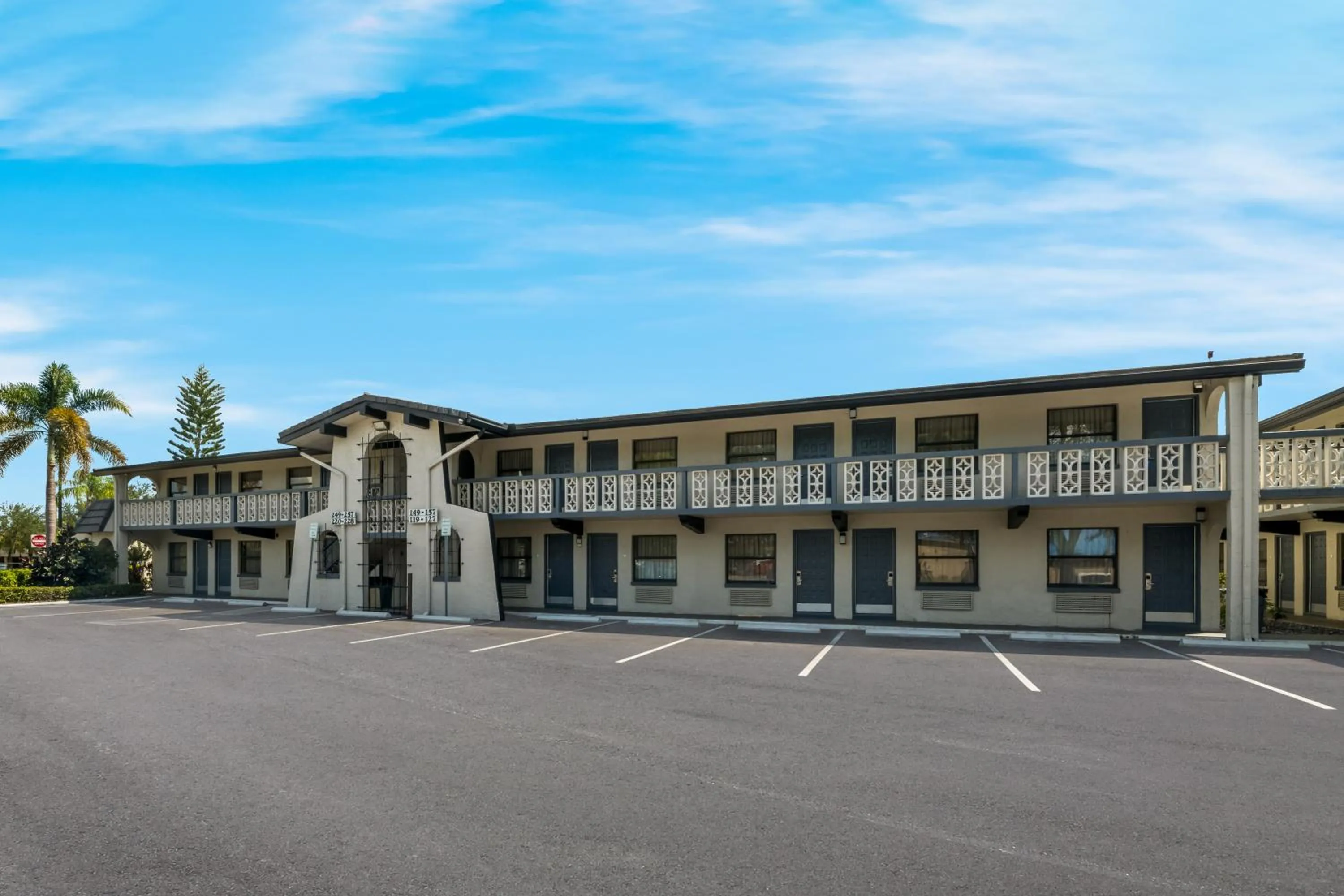 Property building in Quality Inn & Suites Altamonte Springs Orlando-North