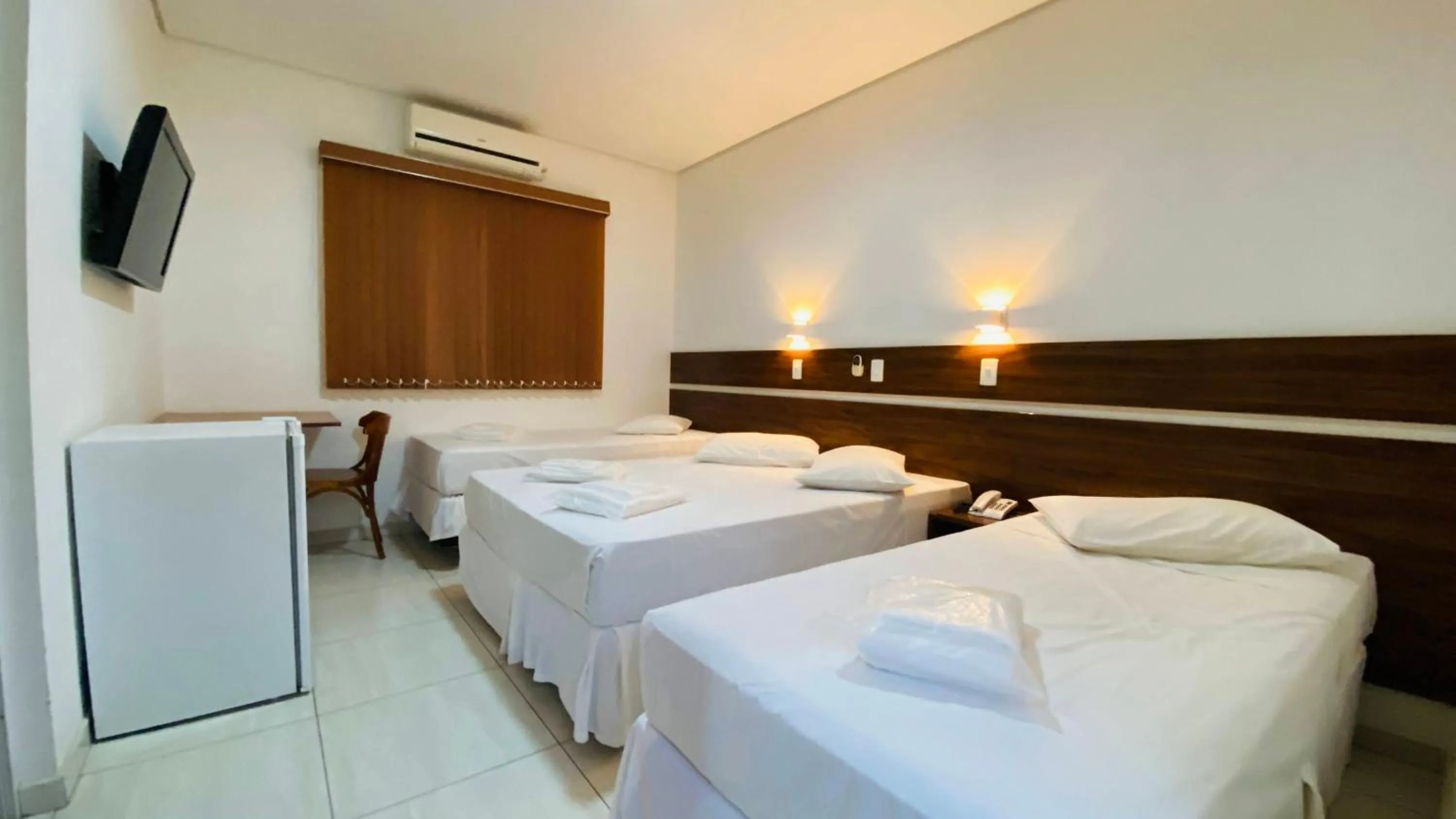 Property building, Bed in Hotel Garrafão Boituva - 5 min da Rod Castelo Branco KM 116