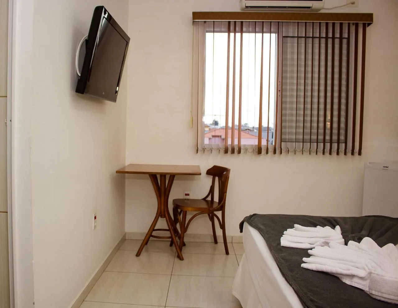 Photo of the whole room, Bed in Hotel Garrafão Boituva - 5 min da Rod Castelo Branco KM 116