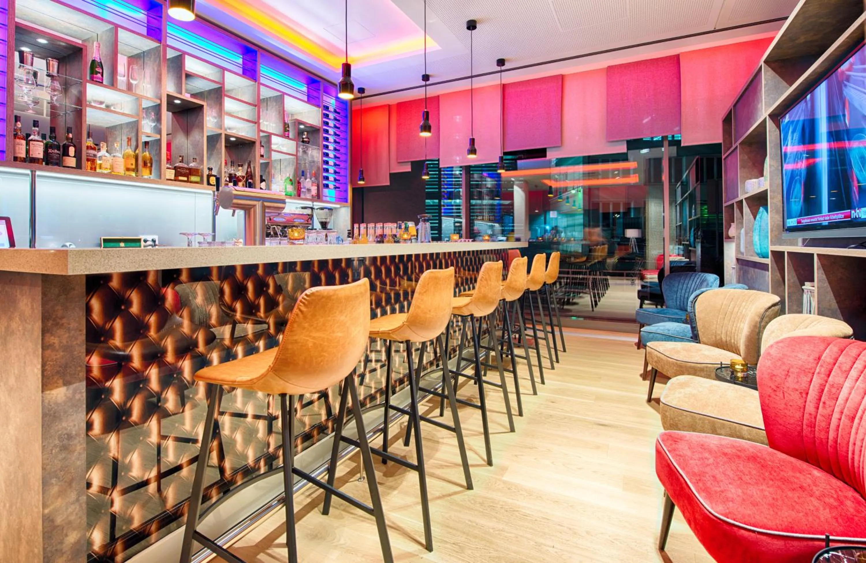 Lounge or bar in Leonardo Hotel Munich City South