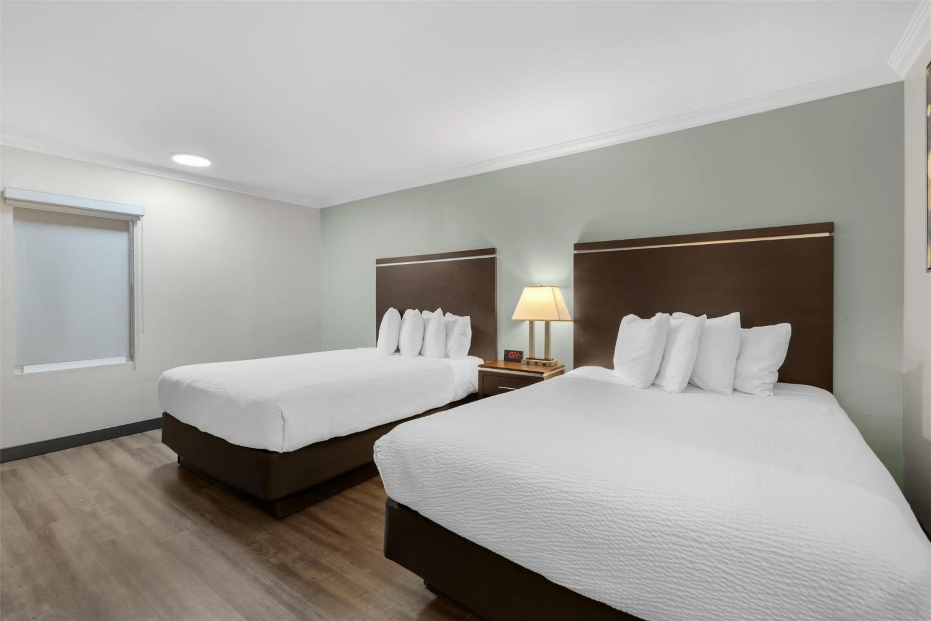 Bedroom, Bed in Best Western Courtesy Inn Hotel - Anaheim Resort at the Park