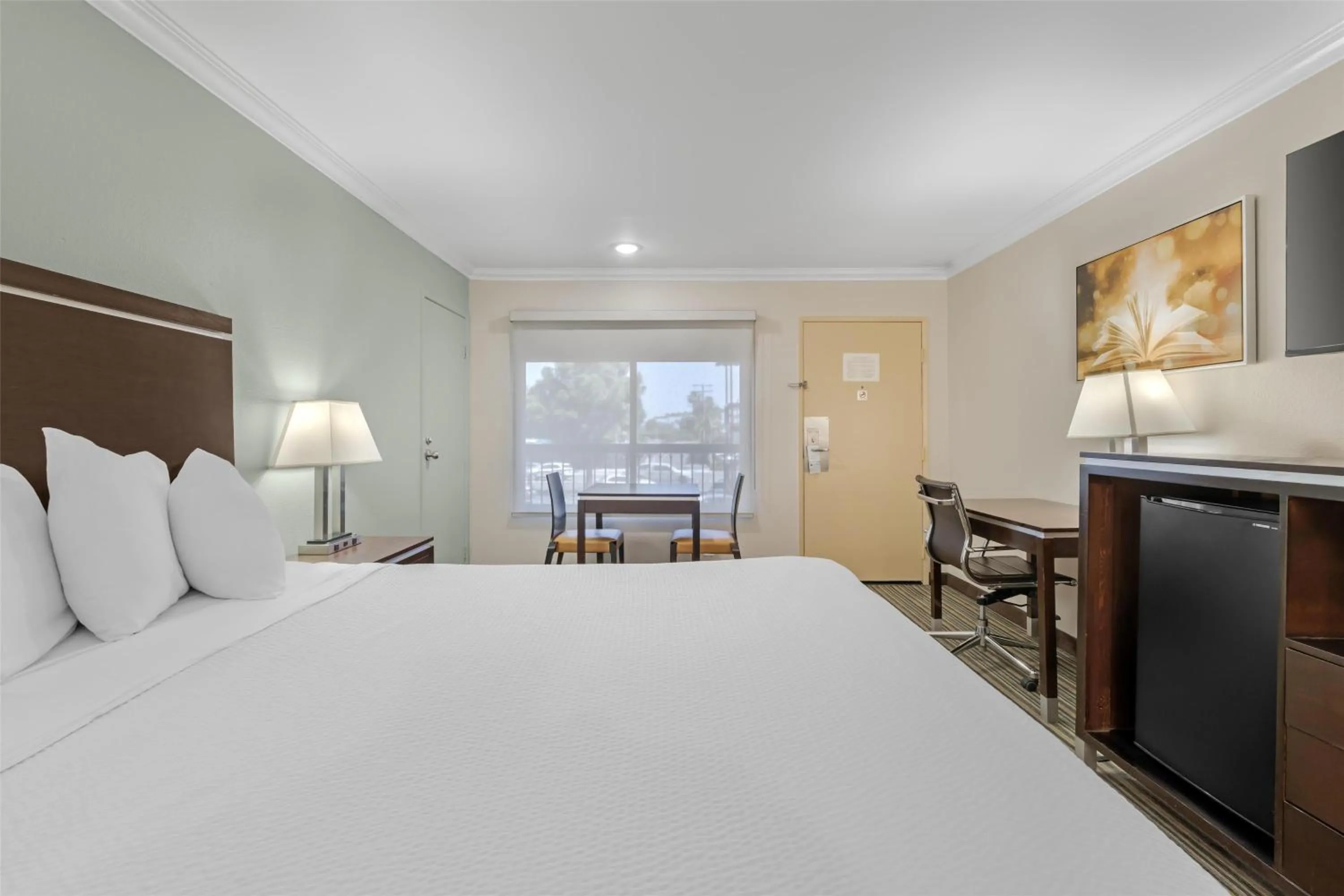 Bedroom, Bed in Best Western Courtesy Inn Hotel - Anaheim Resort at the Park