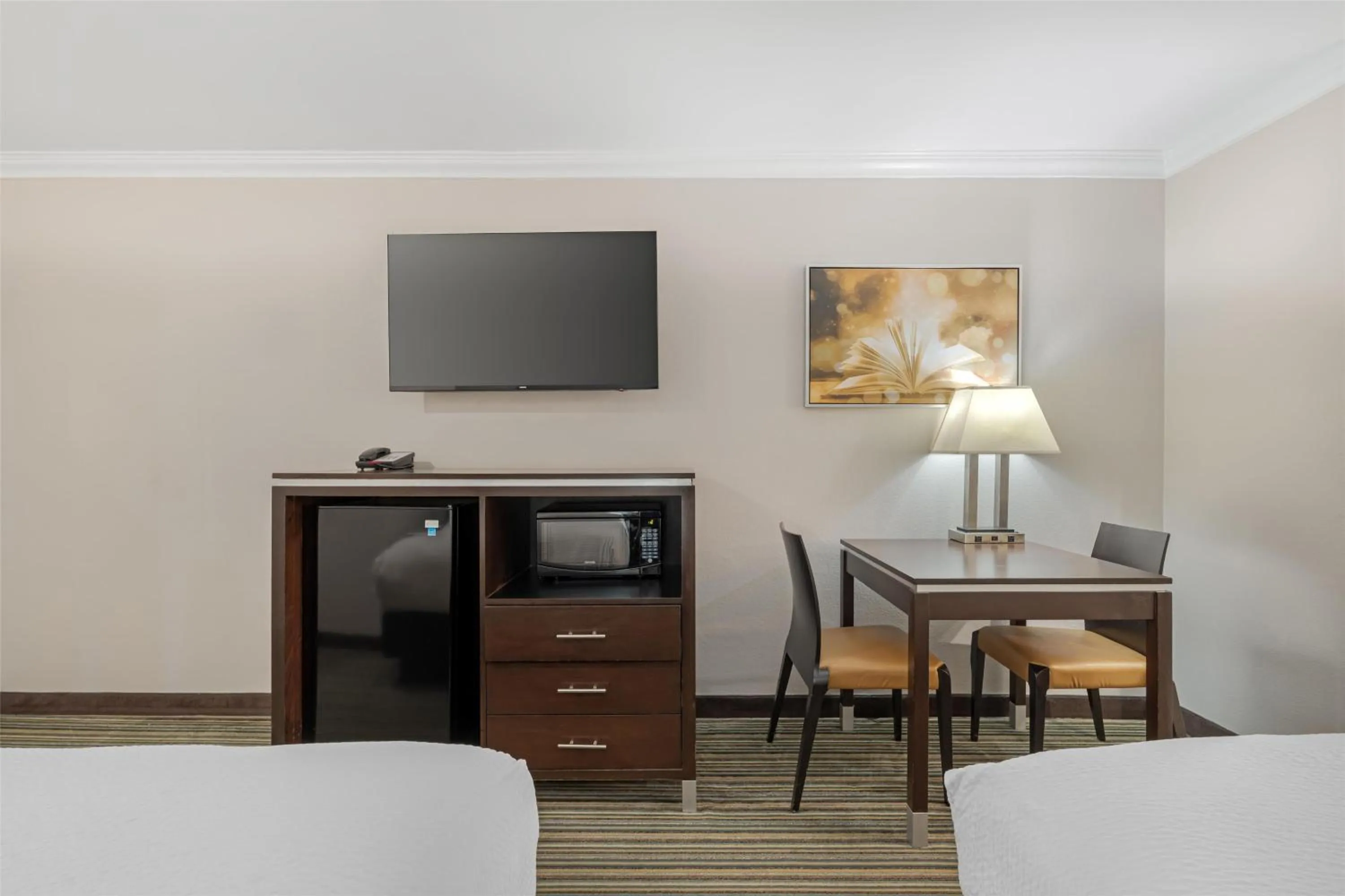 Bedroom, Bed in Best Western Courtesy Inn Hotel - Anaheim Resort at the Park