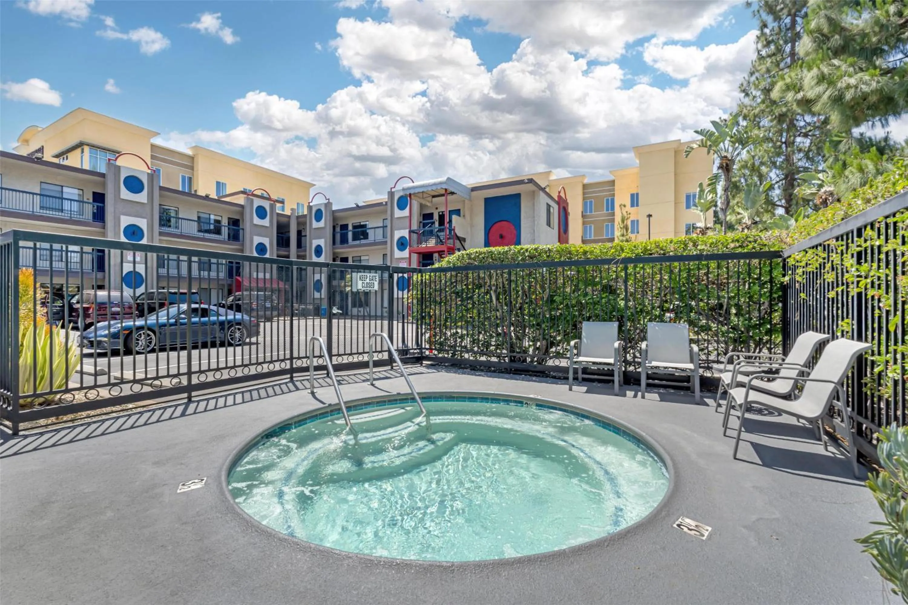 Pool view in Best Western Courtesy Inn Hotel - Anaheim Resort at the Park