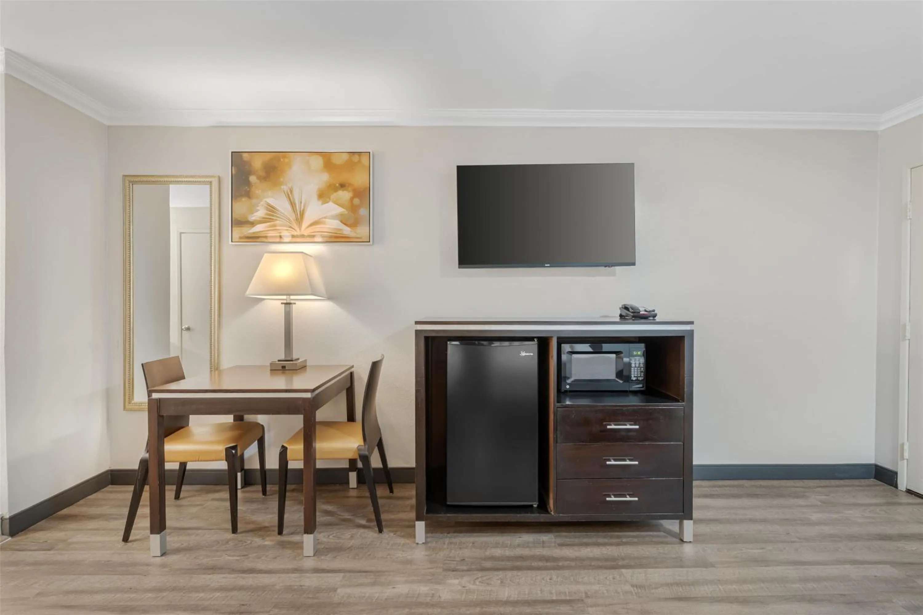 Bedroom in Best Western Courtesy Inn Hotel - Anaheim Resort at the Park