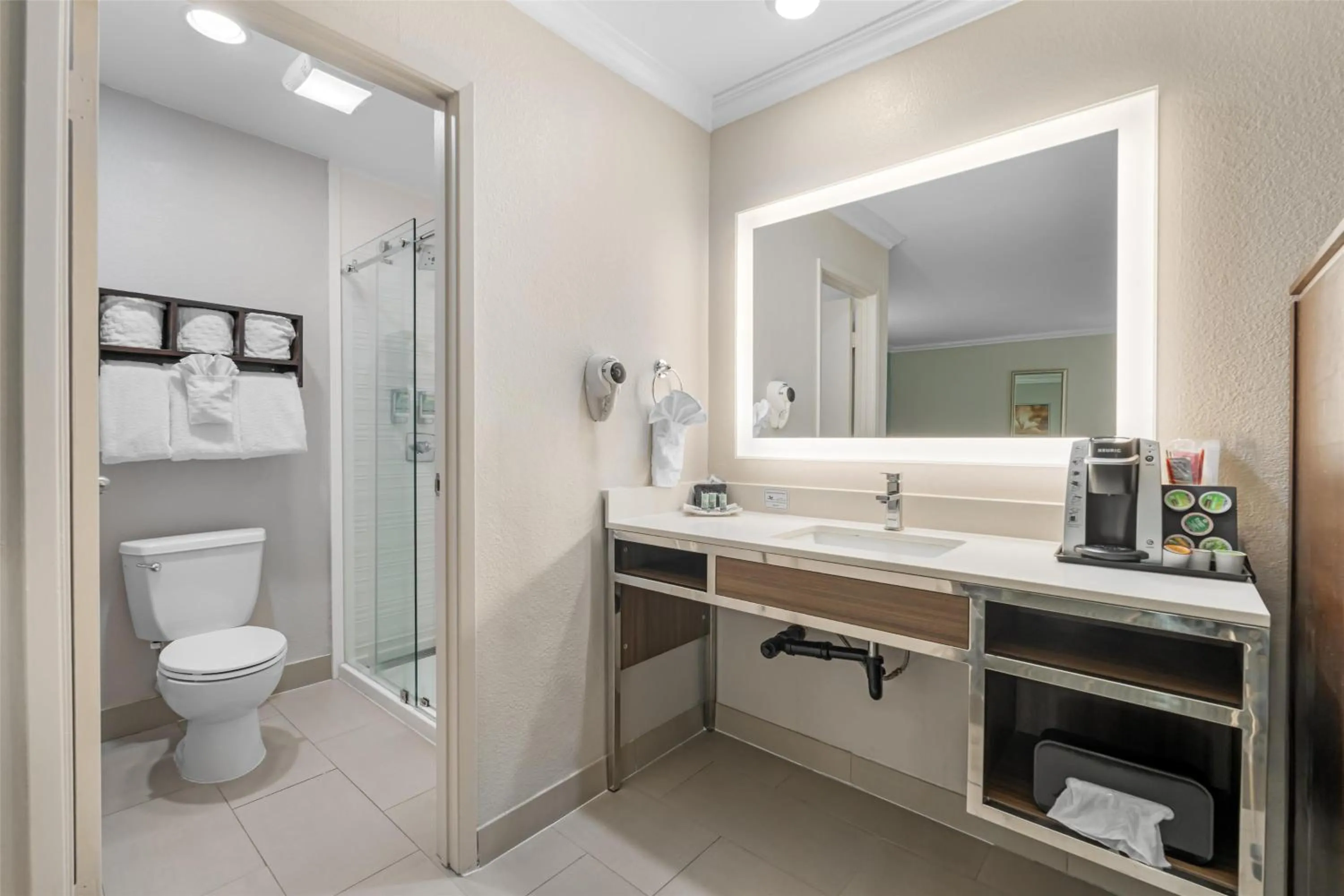 Bathroom in Best Western Courtesy Inn Hotel - Anaheim Resort at the Park