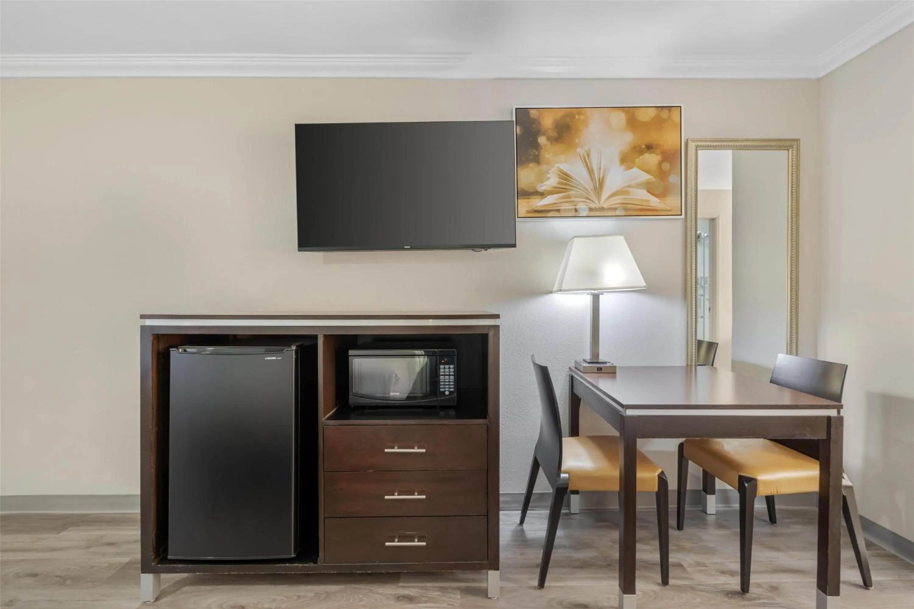 Bedroom in Best Western Courtesy Inn Hotel - Anaheim Resort at the Park