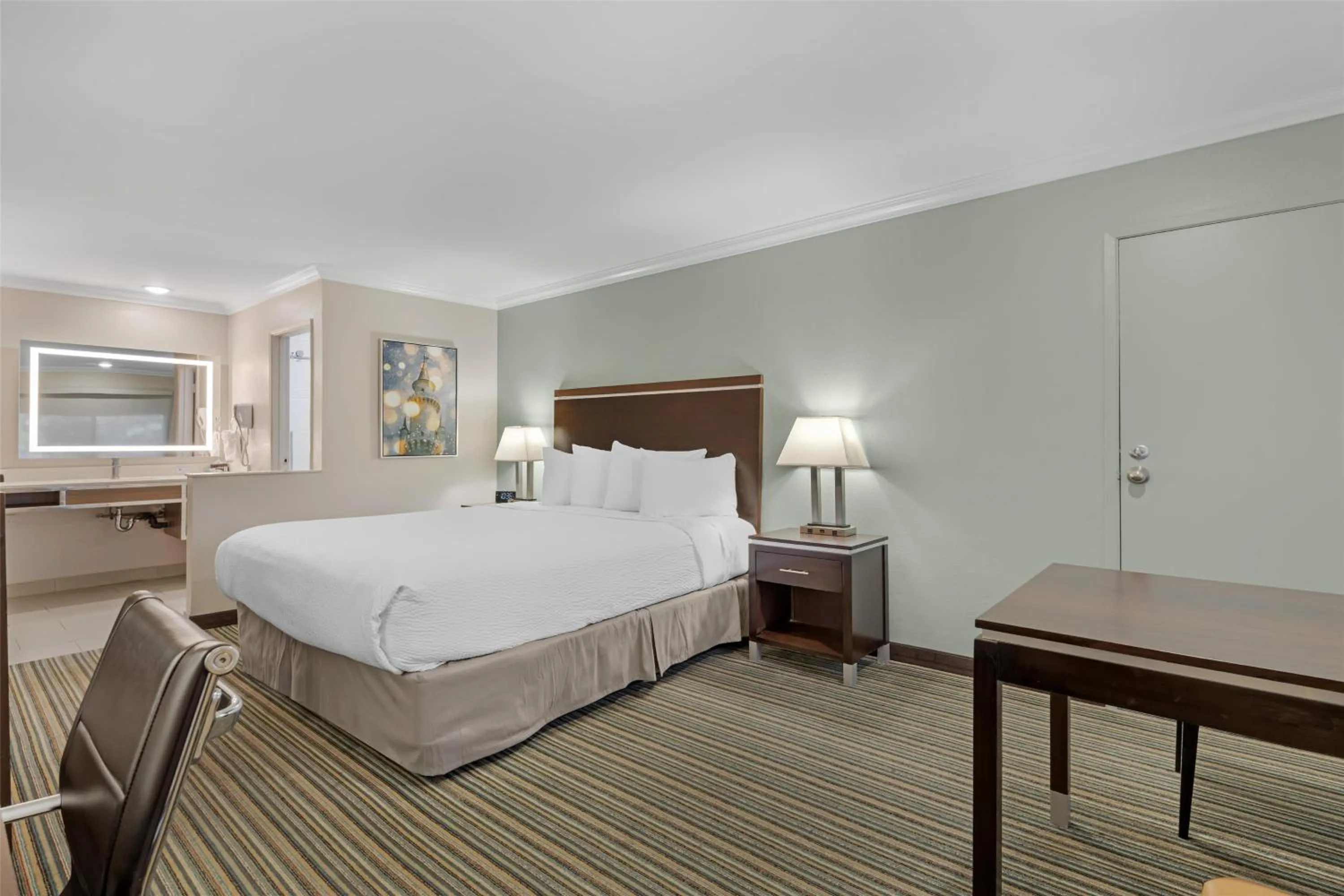 Bedroom, Bed in Best Western Courtesy Inn Hotel - Anaheim Resort at the Park